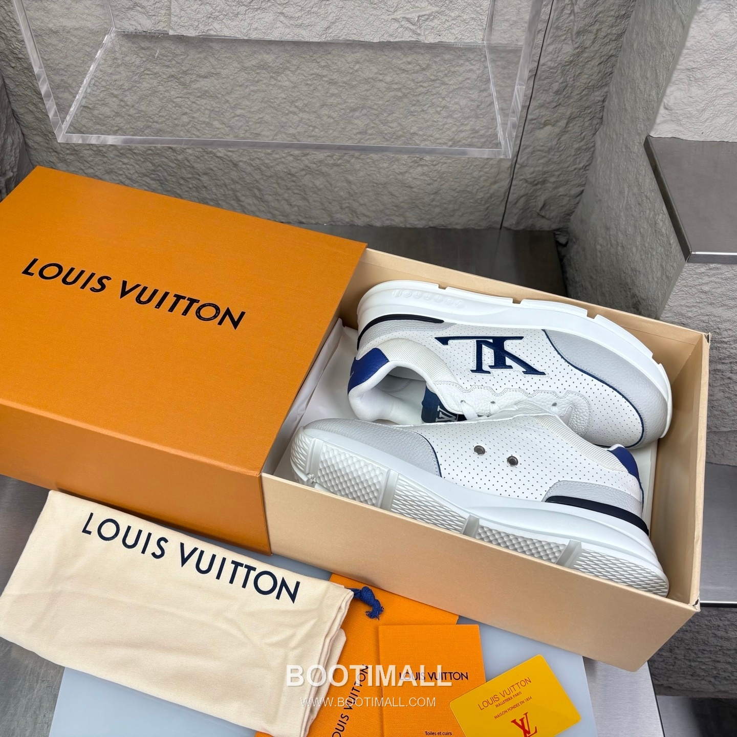 Louis Vuitton Classic LV Letter Platform Smooth Cowhide Black Sneakers 루이비통 클래식 LV 레터링 플랫폼 스무스 소가죽 블랙 스니커즈 2