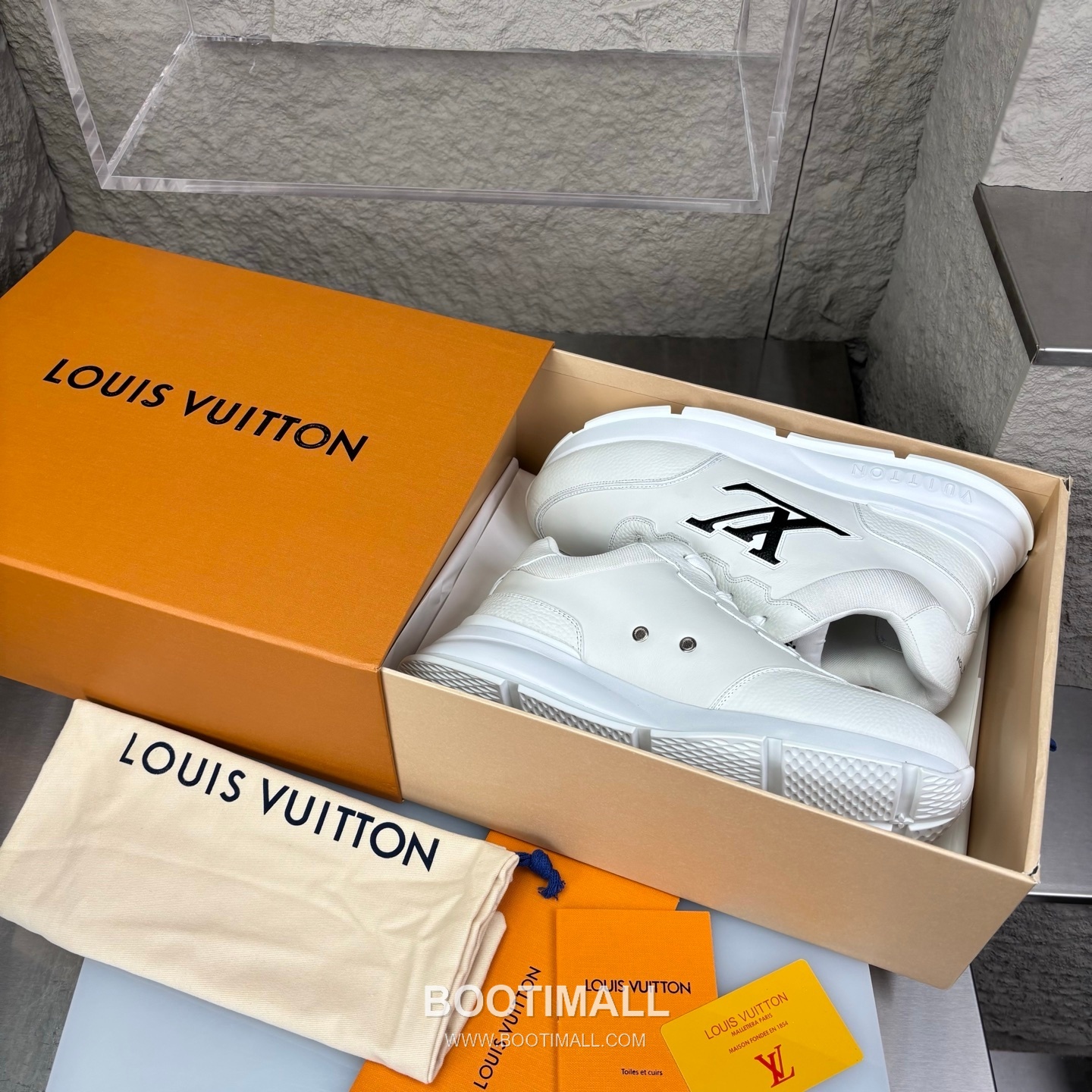 Louis Vuitton Classic LV Letter Platform Smooth Cowhide Black Sneakers 루이비통 클래식 LV 레터링 플랫폼 스무스 소가죽 블랙 스니커즈 2