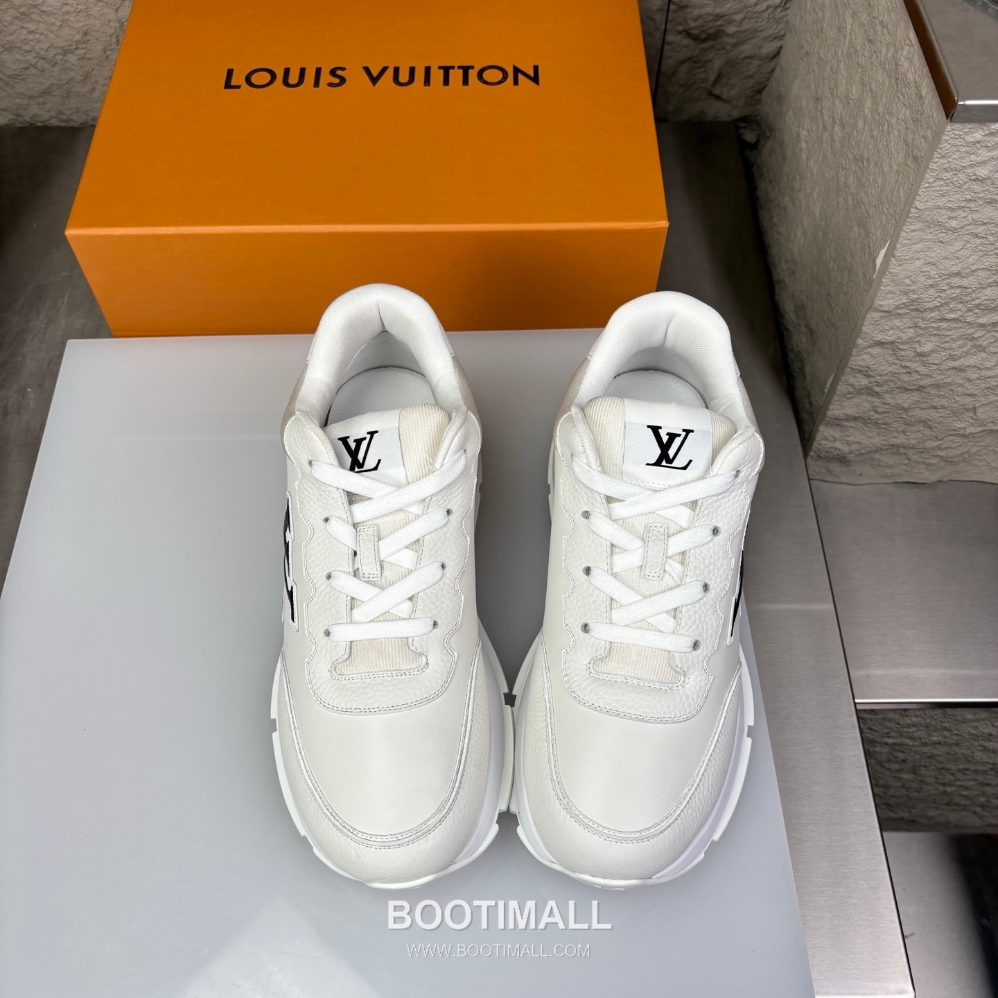 Louis Vuitton Classic LV Letter Platform Smooth Cowhide Black Sneakers 루이비통 클래식 LV 레터링 플랫폼 스무스 소가죽 블랙 스니커즈 3