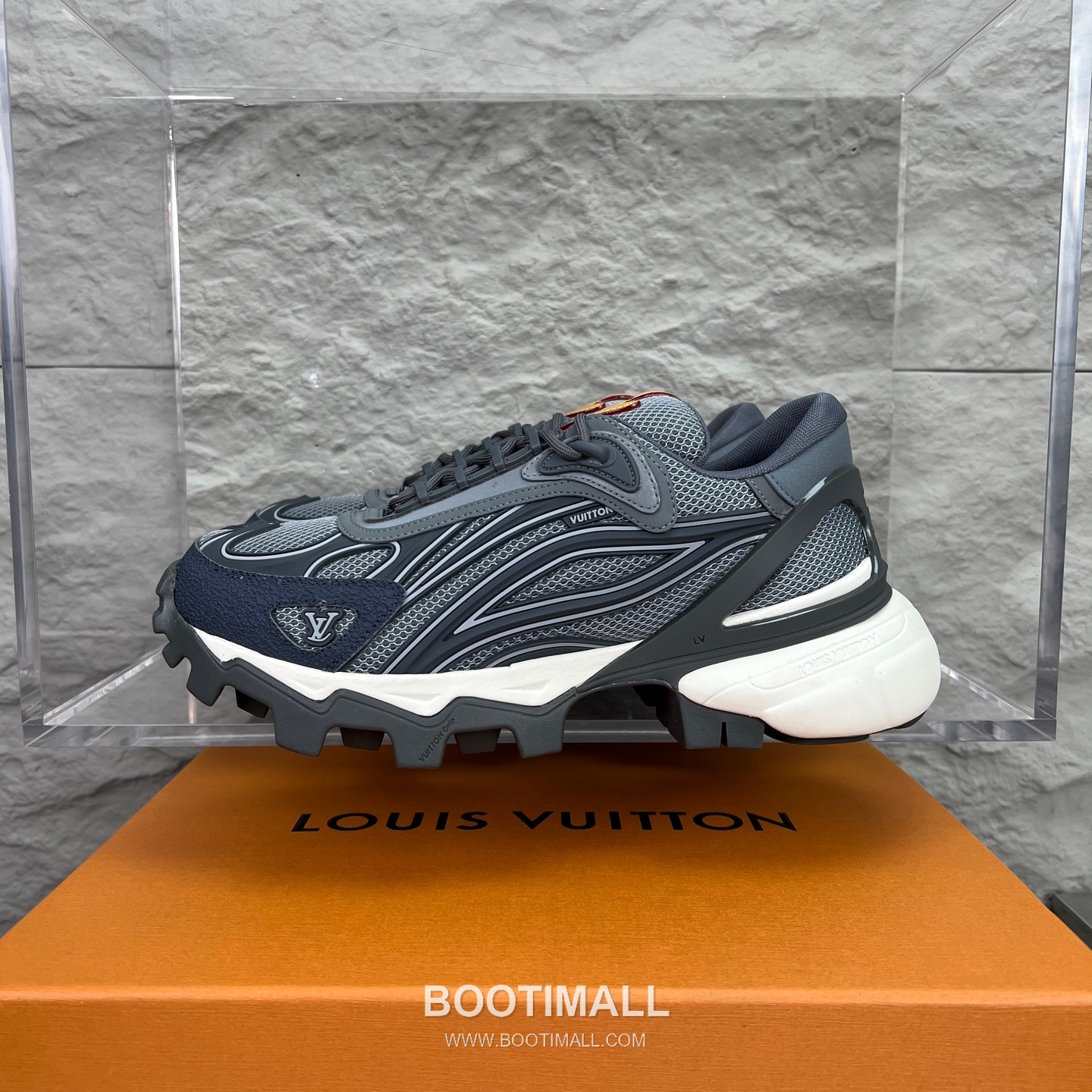 Louis Vuitton Logo Canvas Napa Calfskin Sneakers 루이비통 로고 캔버스 나파 송아지 가죽 스니커즈 1