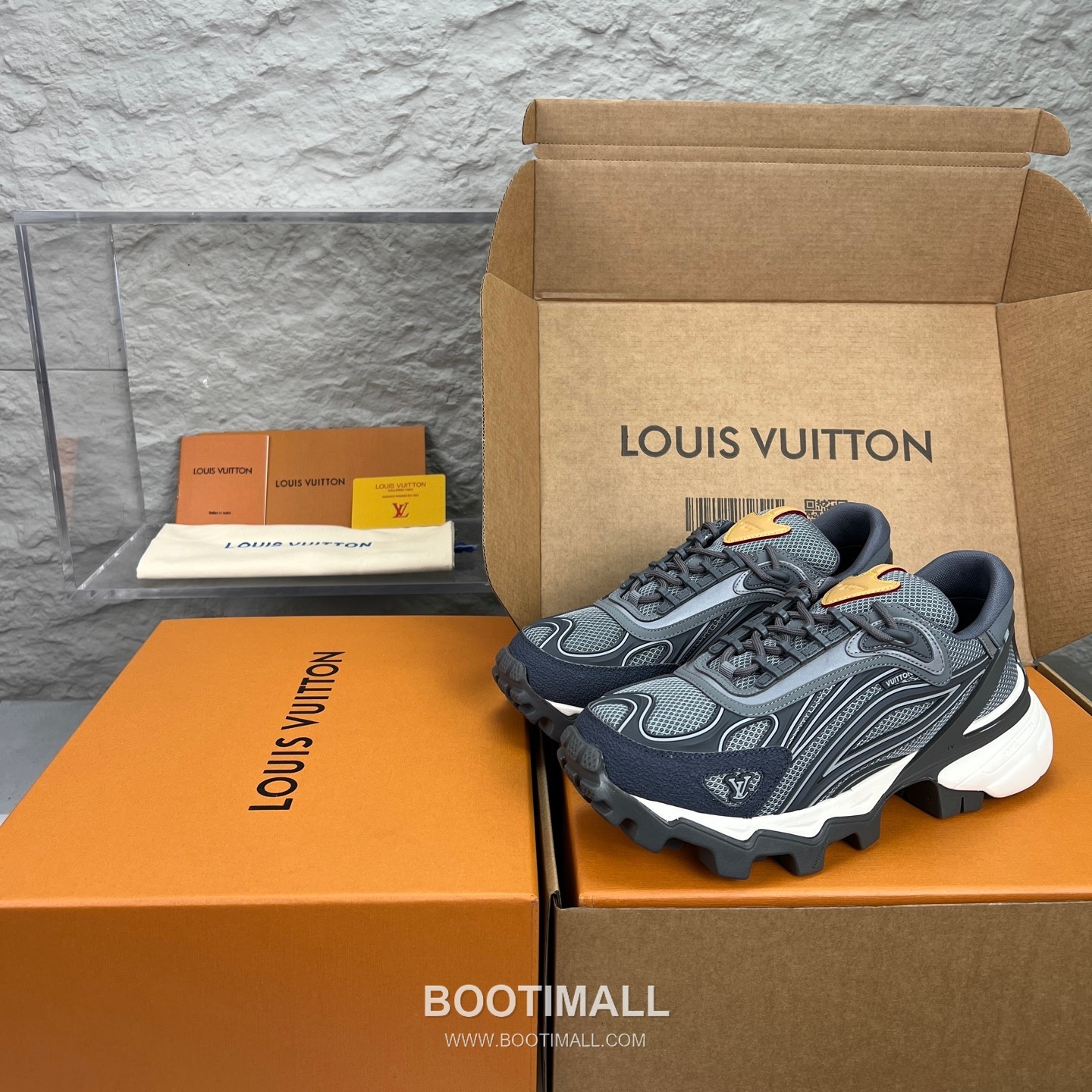 Louis Vuitton Logo Canvas Napa Calfskin Sneakers 루이비통 로고 캔버스 나파 송아지 가죽 스니커즈 2