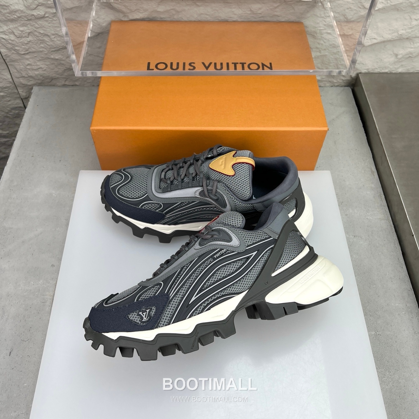 Louis Vuitton Logo Canvas Napa Calfskin Sneakers 루이비통 로고 캔버스 나파 송아지 가죽 스니커즈 4