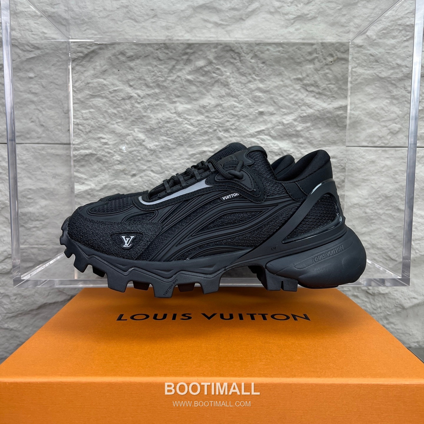 Louis Vuitton Logo Canvas Napa Calfskin Sneakers 루이비통 로고 캔버스 나파 송아지 가죽 스니커즈 1