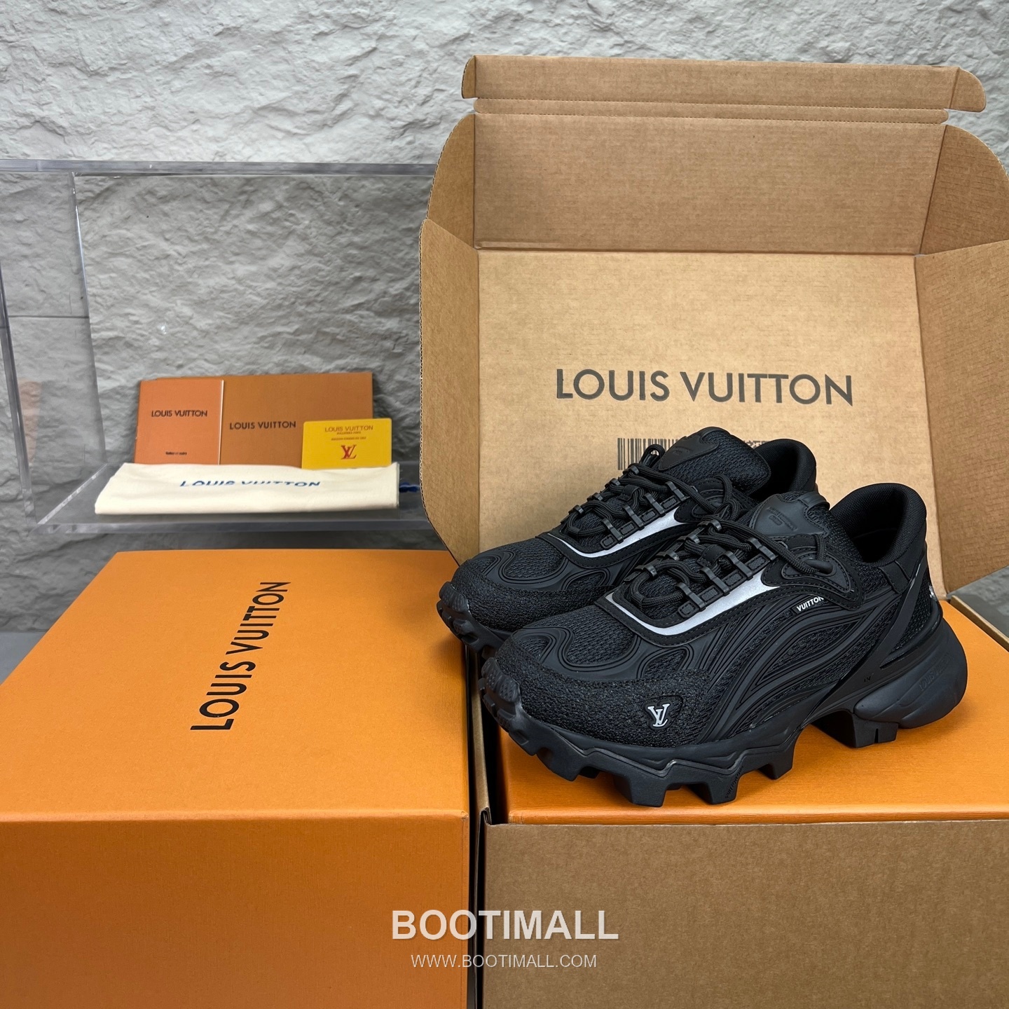 Louis Vuitton Logo Canvas Napa Calfskin Sneakers 루이비통 로고 캔버스 나파 송아지 가죽 스니커즈 2
