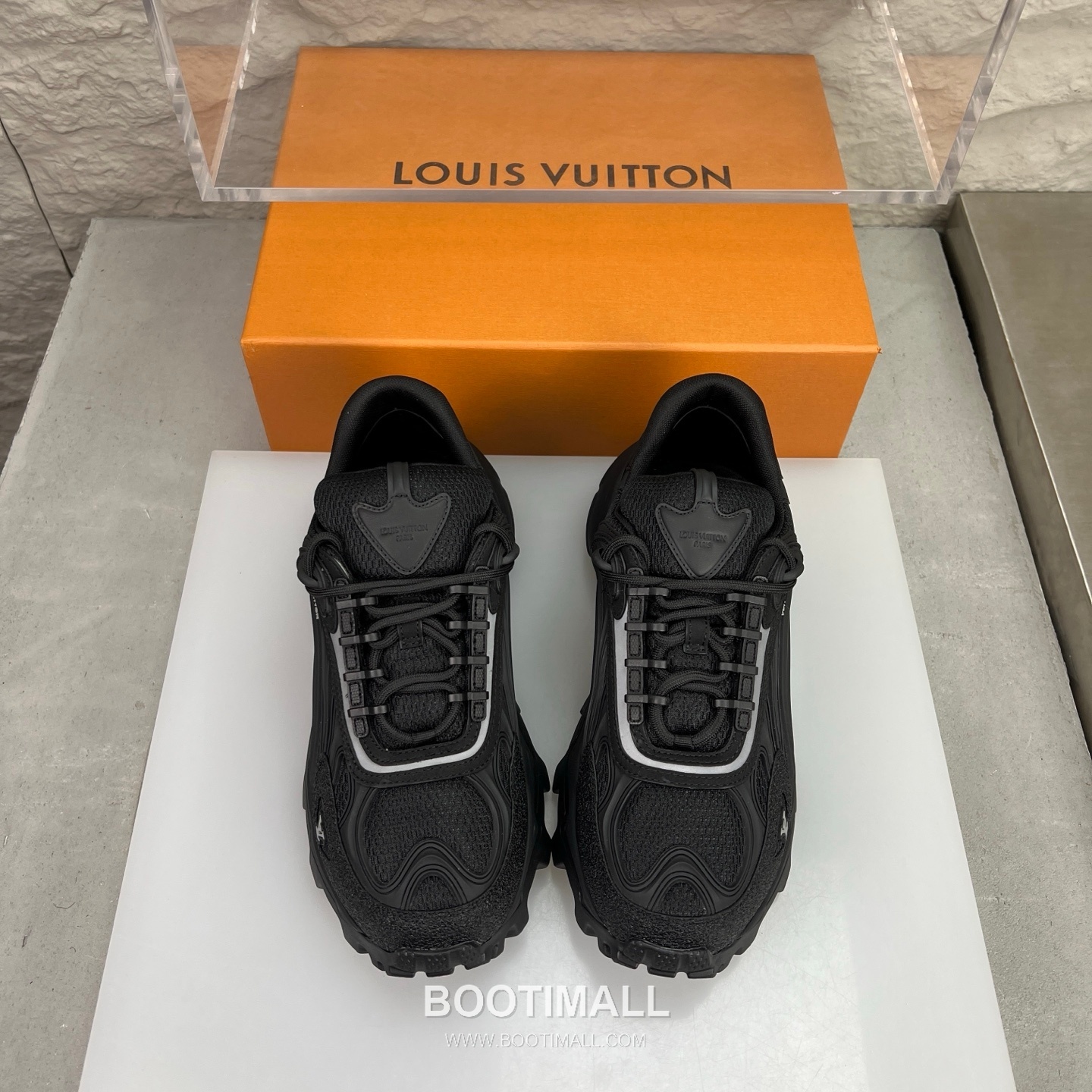 Louis Vuitton Logo Canvas Napa Calfskin Sneakers 루이비통 로고 캔버스 나파 송아지 가죽 스니커즈 3