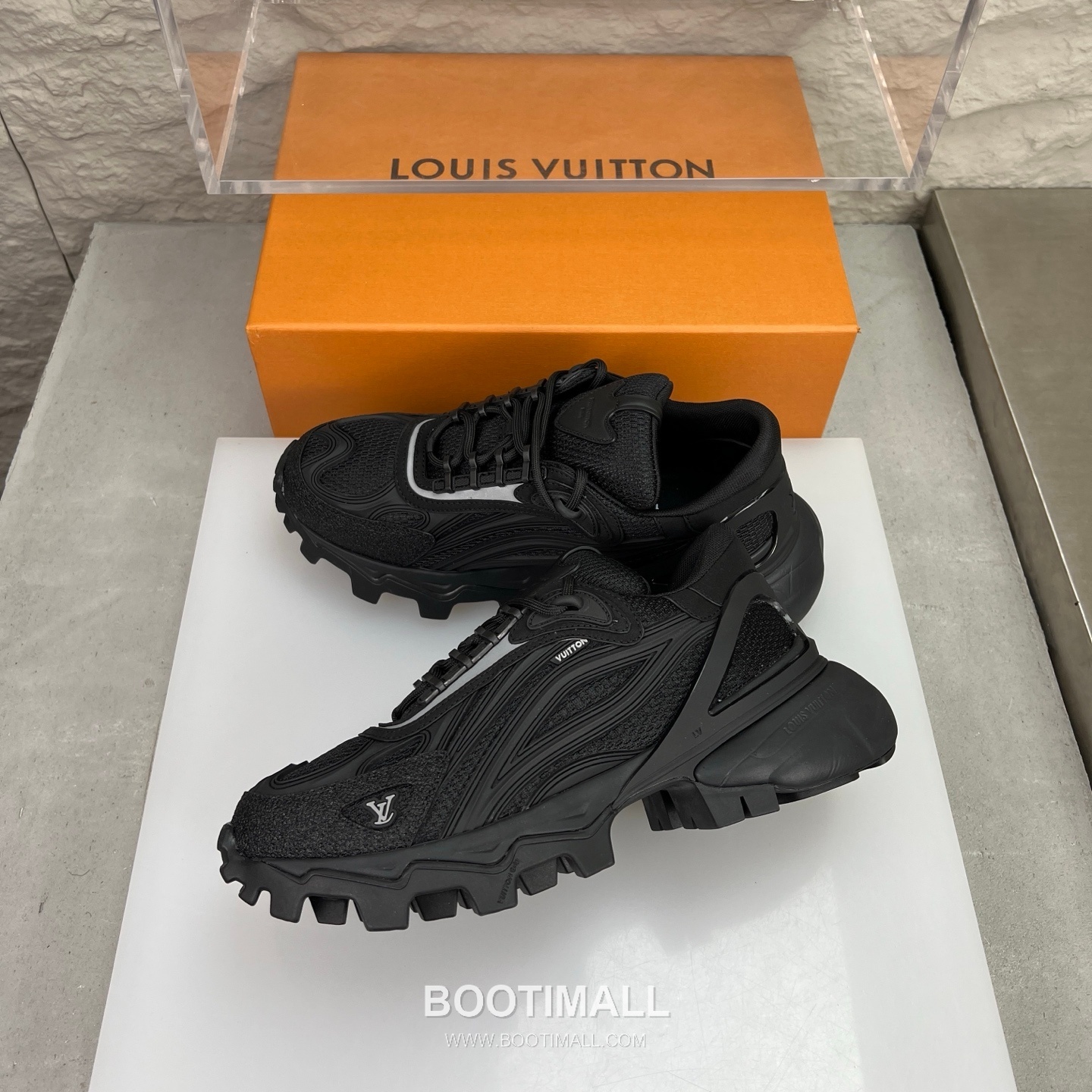 Louis Vuitton Logo Canvas Napa Calfskin Sneakers 루이비통 로고 캔버스 나파 송아지 가죽 스니커즈 4