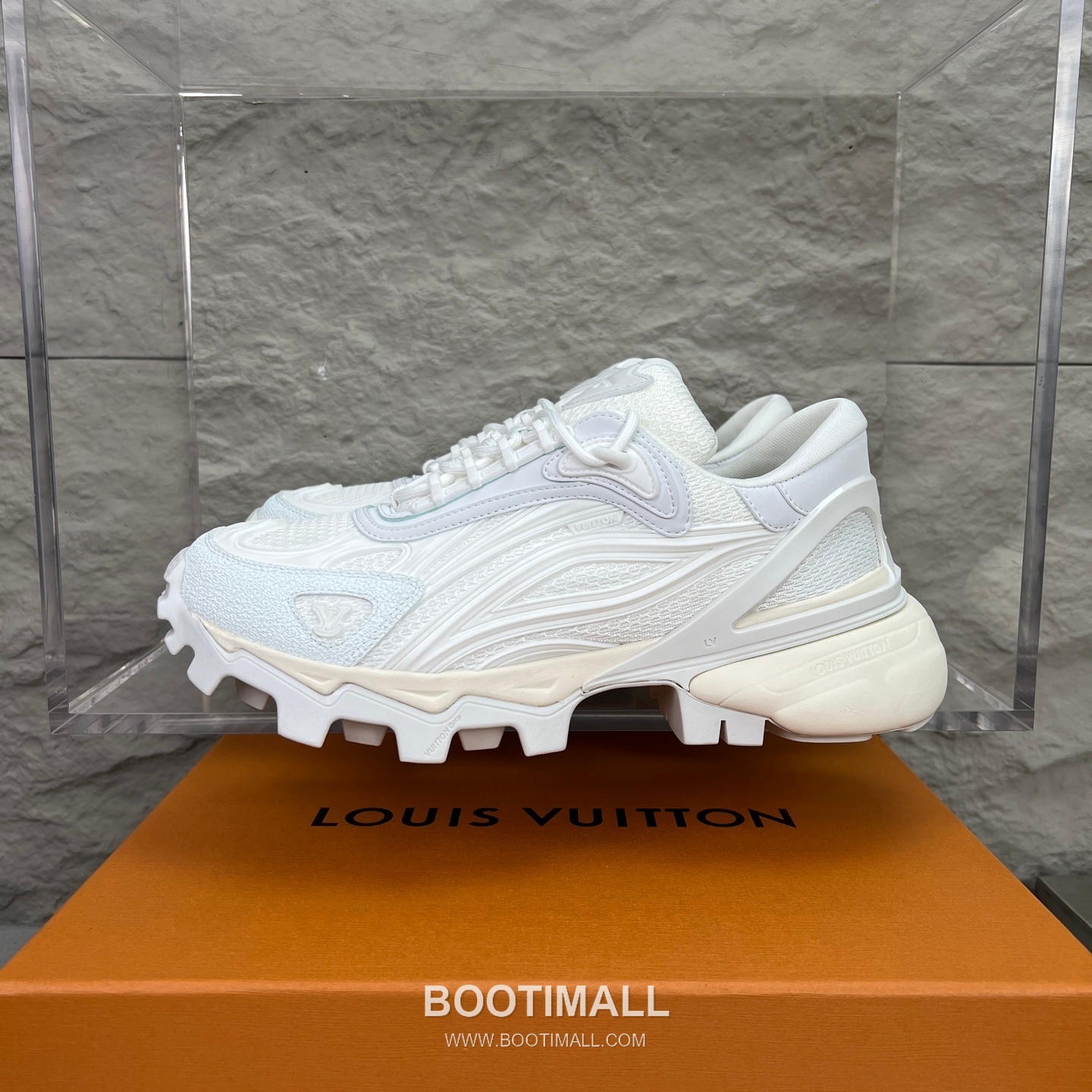 Louis Vuitton Logo Canvas Napa Calfskin Sneakers 루이비통 로고 캔버스 나파 송아지 가죽 스니커즈 1