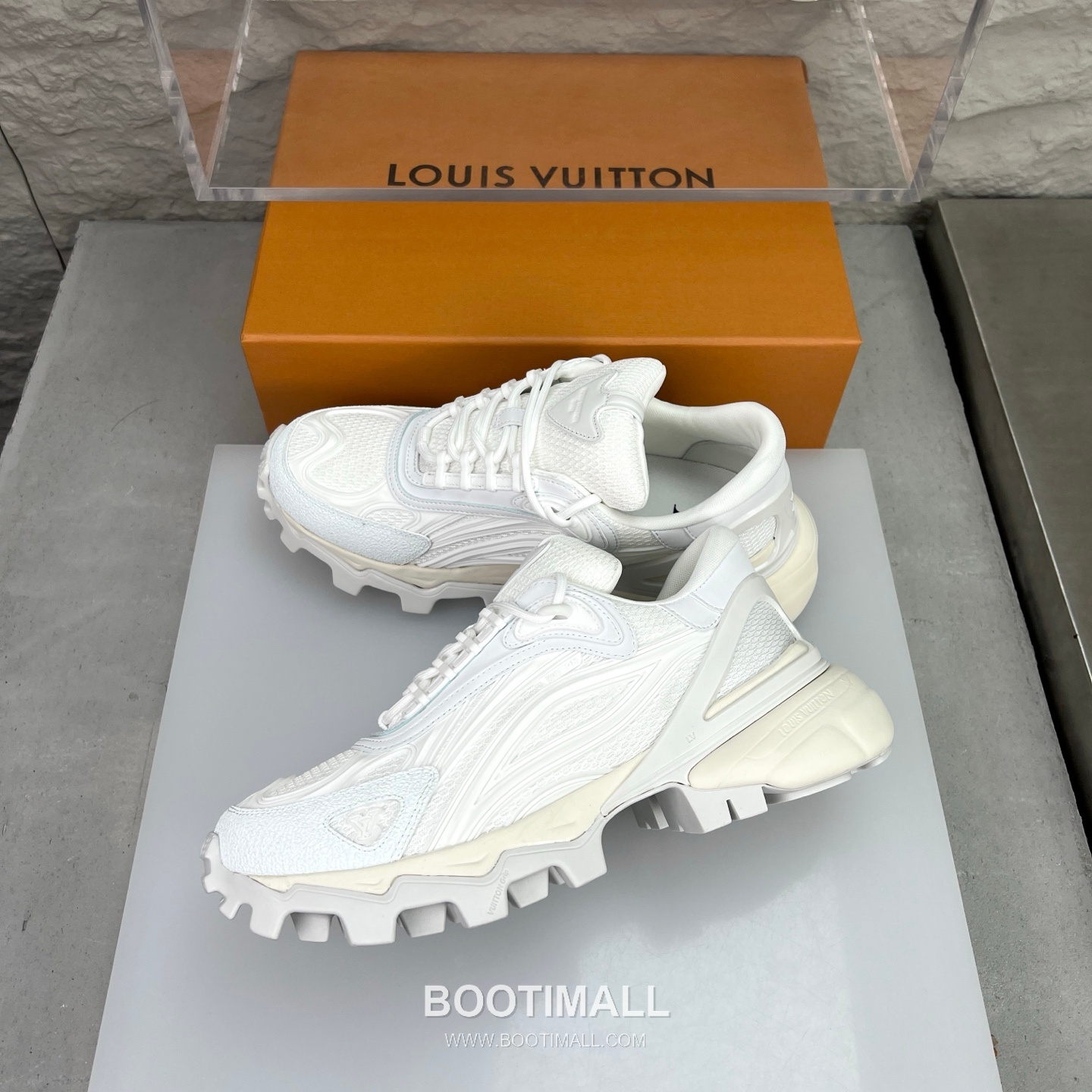 Louis Vuitton Logo Canvas Napa Calfskin Sneakers 루이비통 로고 캔버스 나파 송아지 가죽 스니커즈 4