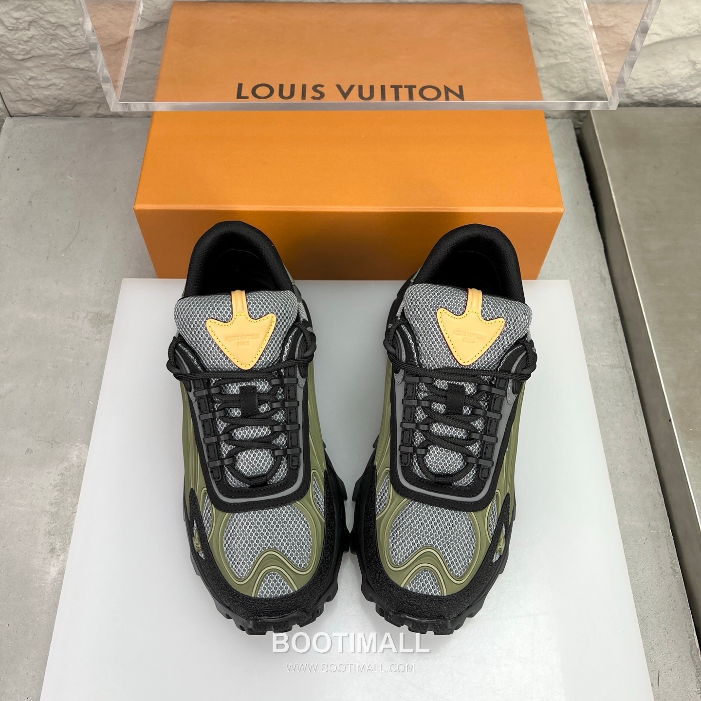 Louis Vuitton Logo Canvas Napa Calfskin Sneakers 루이비통 로고 캔버스 나파 송아지 가죽 스니커즈 3