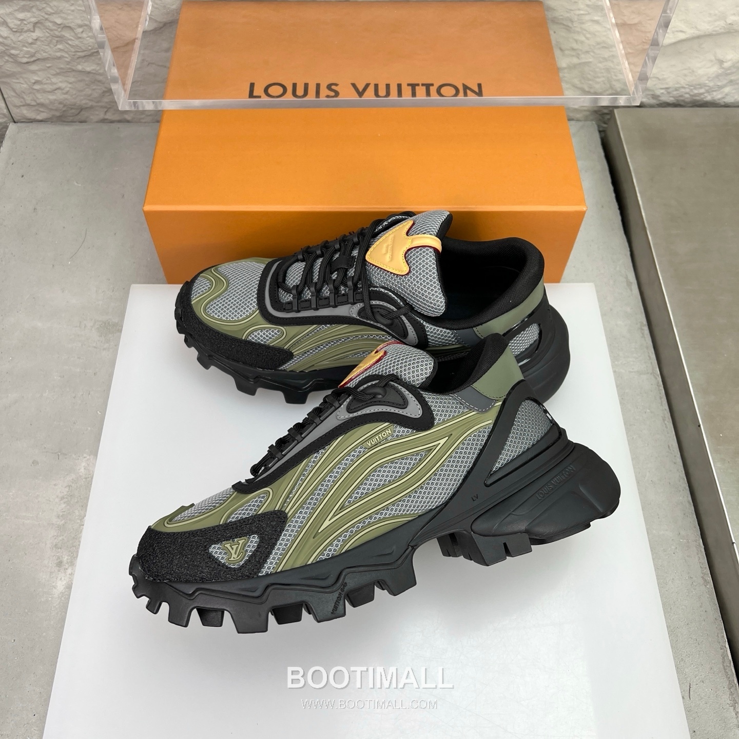Louis Vuitton Logo Canvas Napa Calfskin Sneakers 루이비통 로고 캔버스 나파 송아지 가죽 스니커즈 4