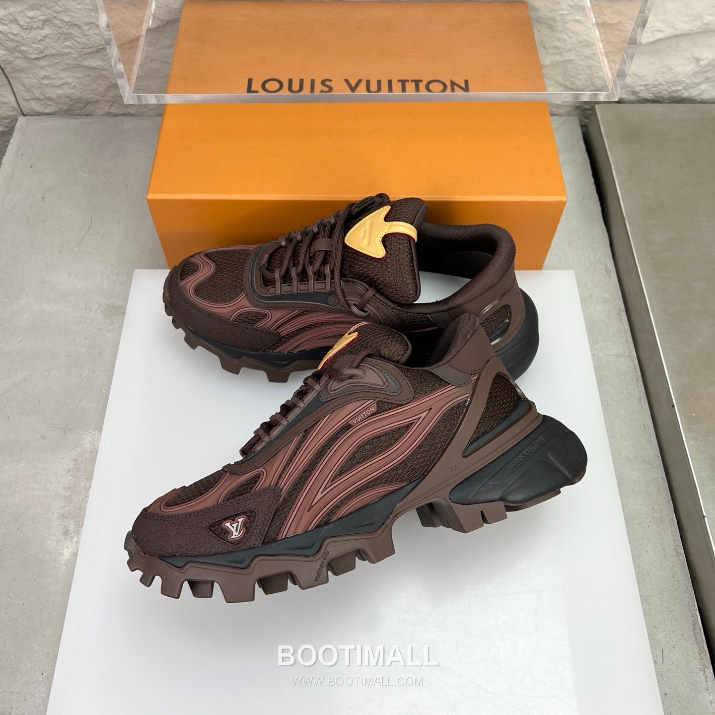 Louis Vuitton Logo Canvas Napa Calfskin Sneakers 루이비통 로고 캔버스 나파 송아지 가죽 스니커즈 4