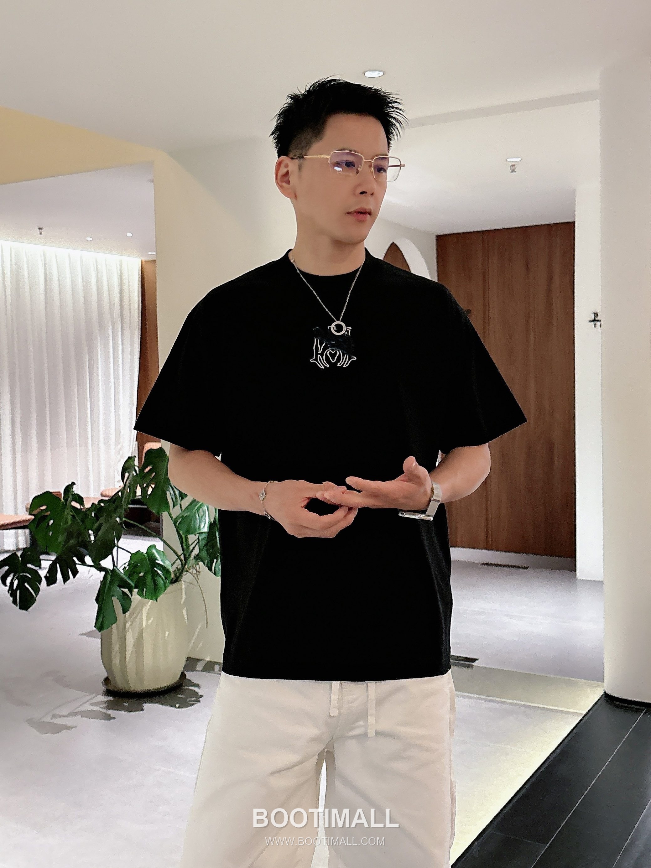 Ami Paris SS26 Embroidered Patchwork Denim Cotton Short Sleeve T-Shirt 아미 파리 SS26 자수 패치워크 데님 코튼 반팔 티셔츠 1