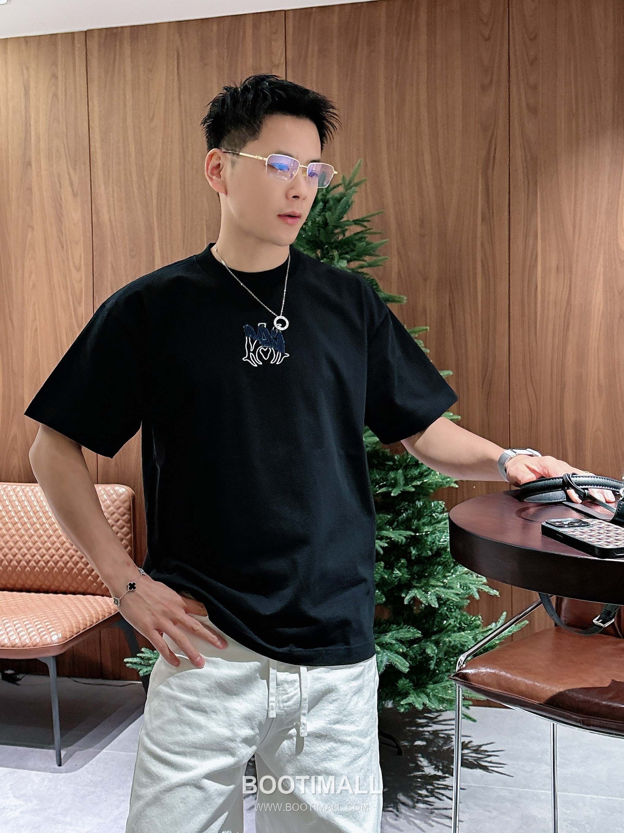 Ami Paris SS26 Embroidered Patchwork Denim Cotton Short Sleeve T-Shirt 아미 파리 SS26 자수 패치워크 데님 코튼 반팔 티셔츠 3