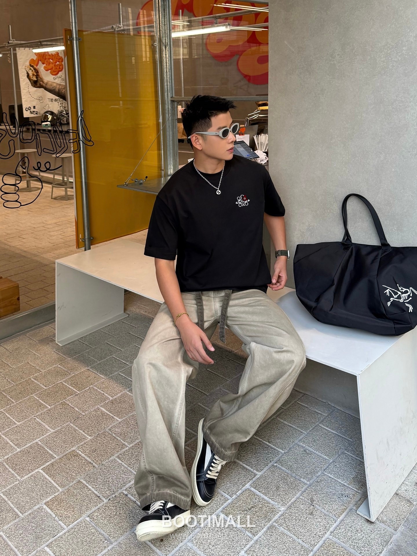 Loewe SS26 Embroidered Heavyweight Cotton Short Sleeve T-Shirt 로에베 SS26 자수 헤비웨이트 코튼 반팔 티셔츠 2