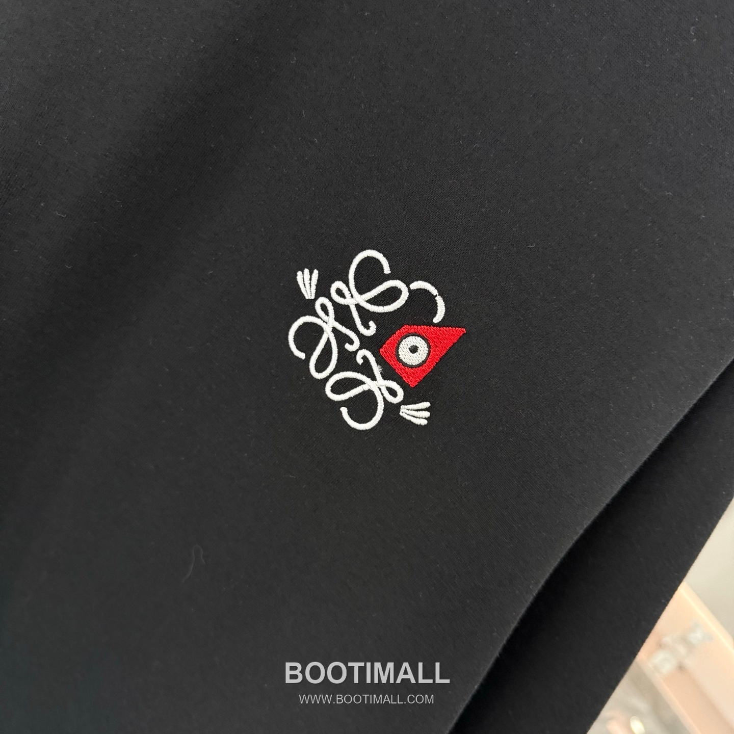 Loewe SS26 Embroidered Heavyweight Cotton Short Sleeve T-Shirt 로에베 SS26 자수 헤비웨이트 코튼 반팔 티셔츠 12