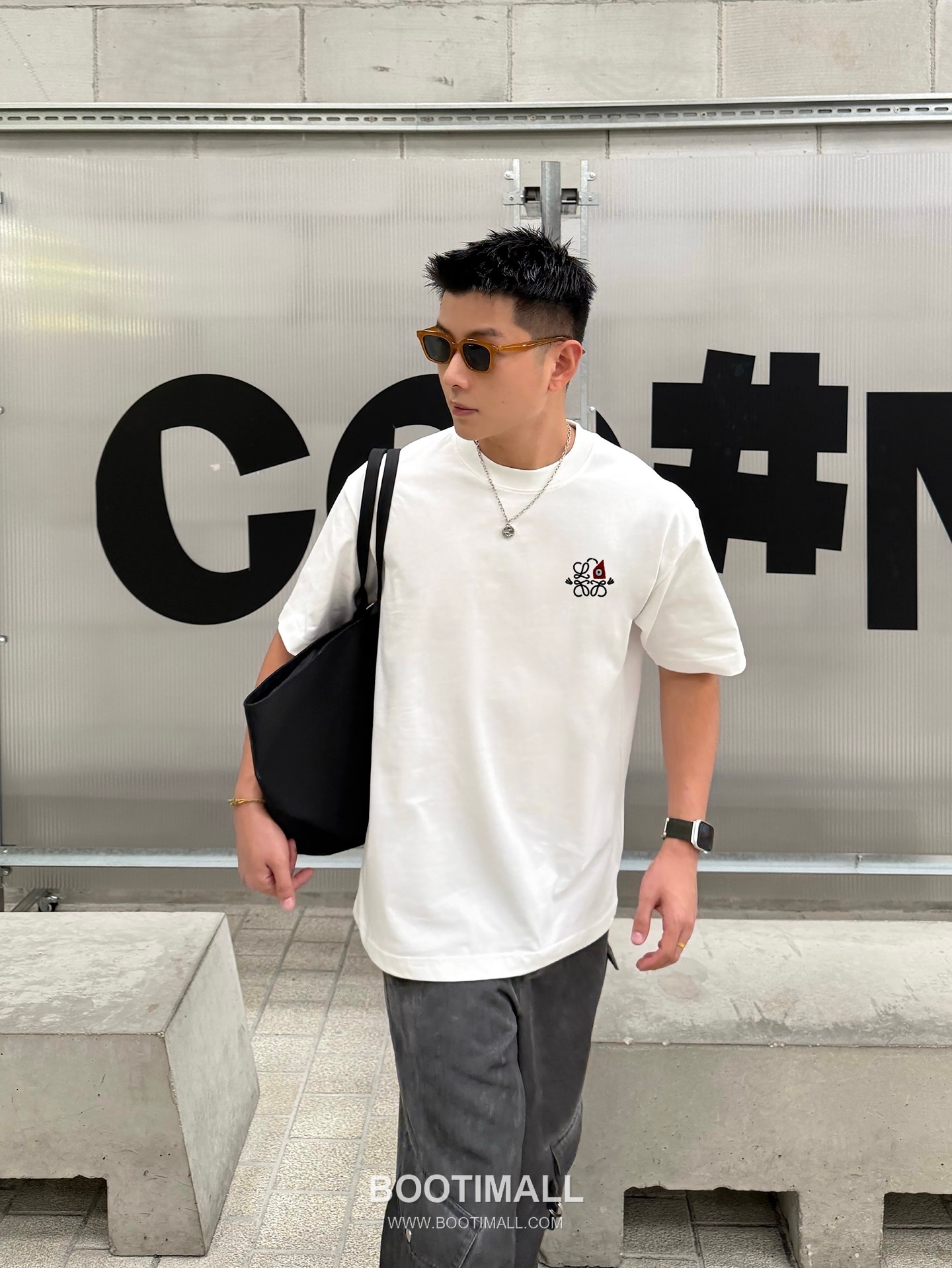 Loewe SS26 Embroidered Heavyweight Cotton Short Sleeve T-Shirt 로에베 SS26 자수 헤비웨이트 코튼 반팔 티셔츠 1