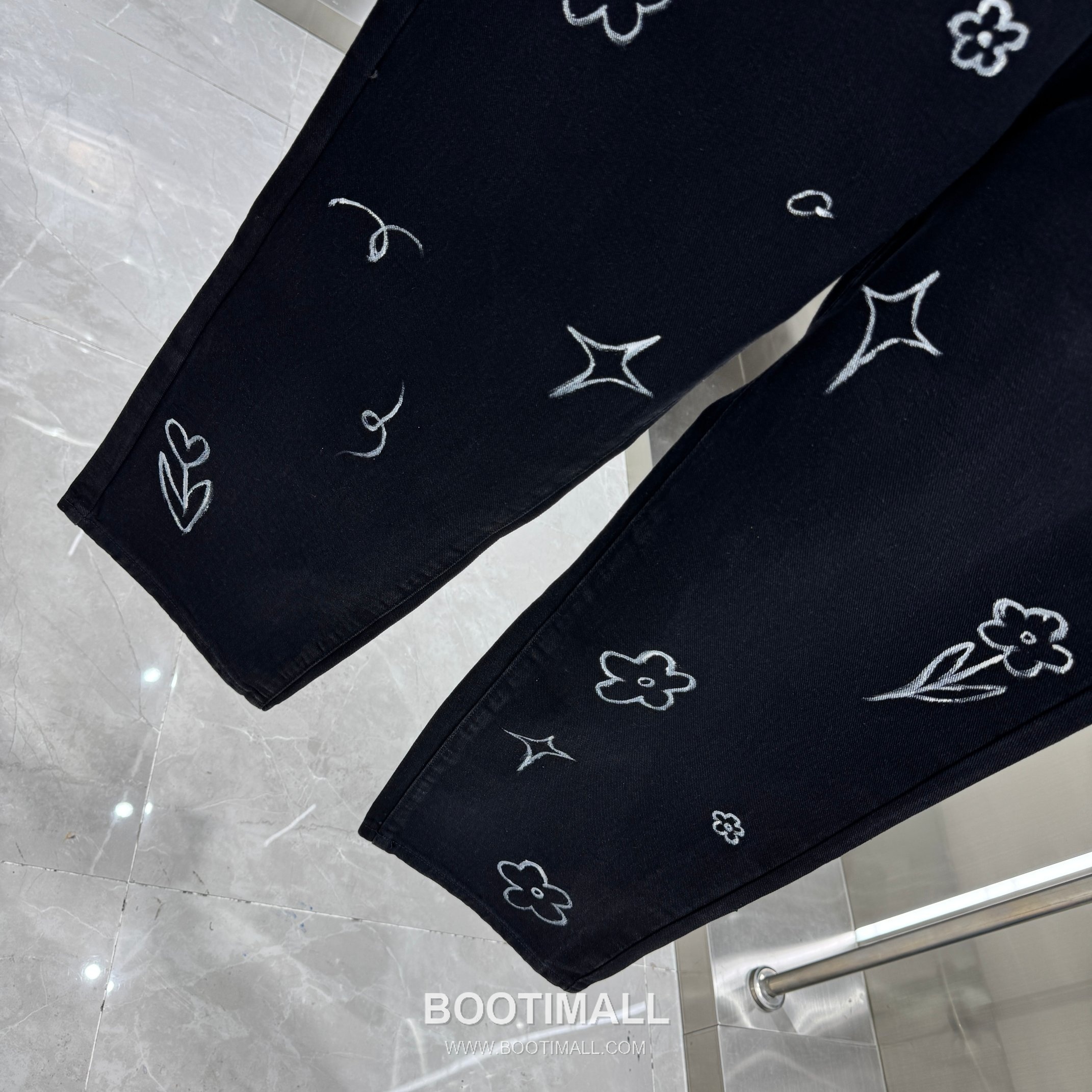 Louis Vuitton Letter Print Straight Jeans Denim Black Pants 루이비통 레터 프린트 스트레이트 진 데님 블랙 팬츠 9