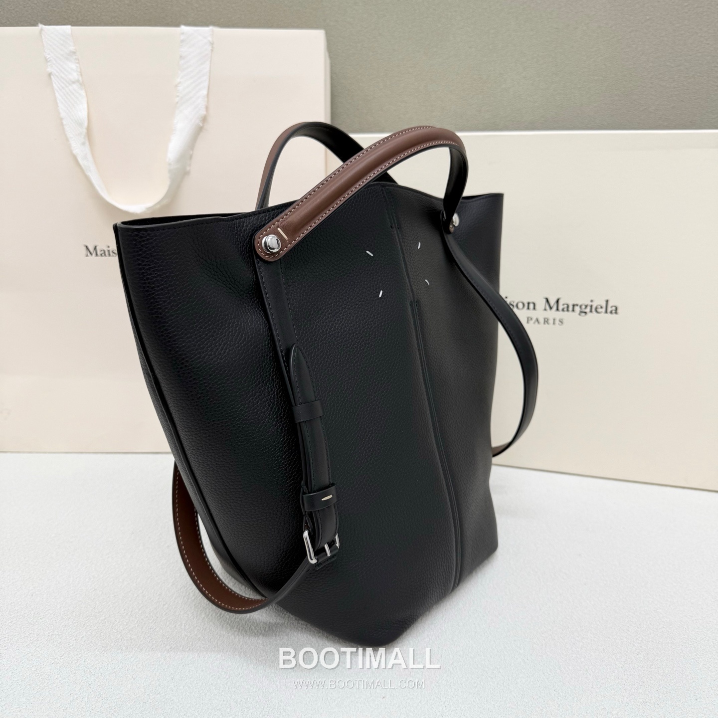 Maison Margiela Dress-Age Medium Grained Cowhide Black Bucket Bag 메종 마르지엘라 드레스-에이지 미디엄 3428 그레인드 소가죽 블랙 버킷백 42cm 2