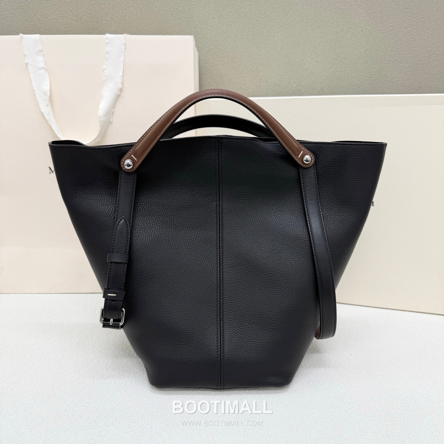 Maison Margiela Dress-Age Medium Grained Cowhide Black Bucket Bag 메종 마르지엘라 드레스-에이지 미디엄 3428 그레인드 소가죽 블랙 버킷백 42cm 3