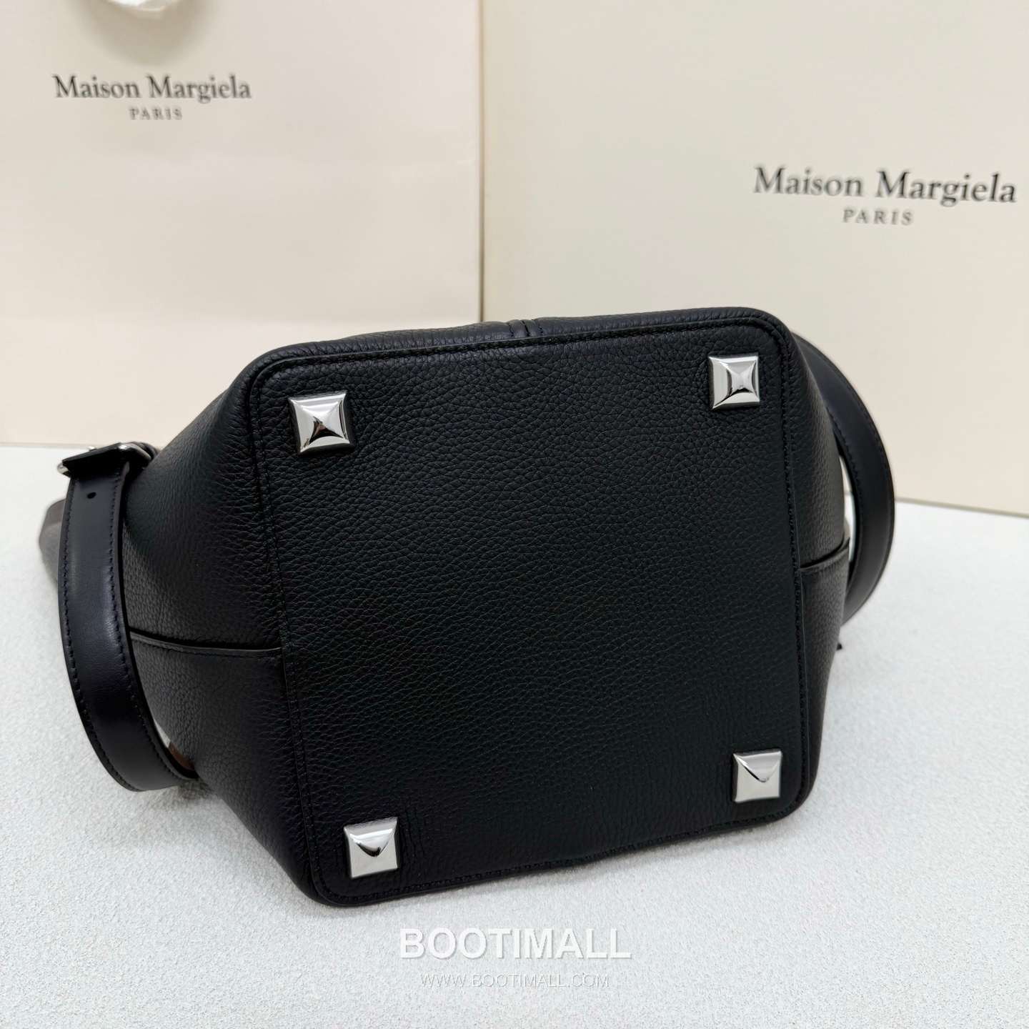 Maison Margiela Dress-Age Medium Grained Cowhide Black Bucket Bag 메종 마르지엘라 드레스-에이지 미디엄 3428 그레인드 소가죽 블랙 버킷백 42cm 4