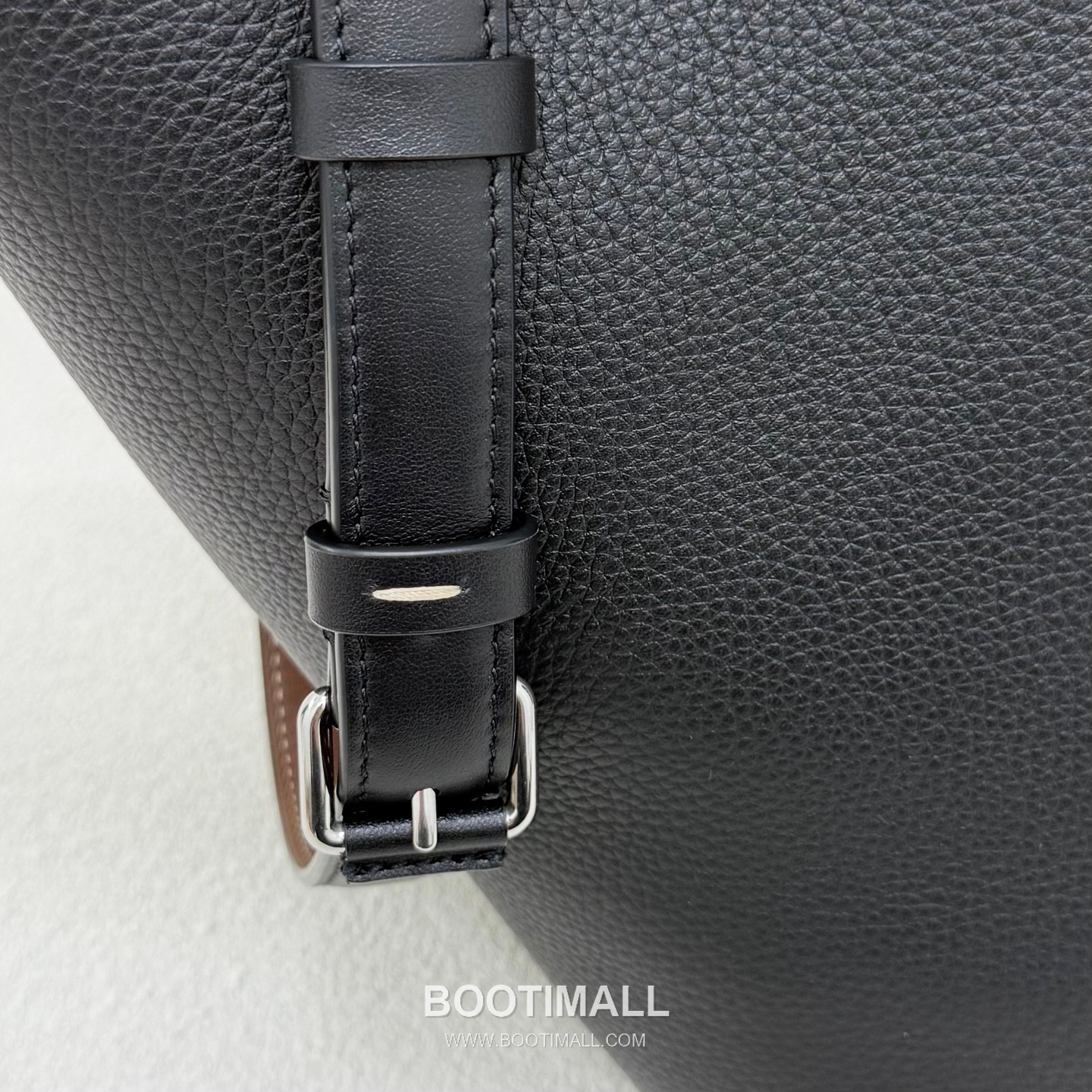 Maison Margiela Dress-Age Medium Grained Cowhide Black Bucket Bag 메종 마르지엘라 드레스-에이지 미디엄 3428 그레인드 소가죽 블랙 버킷백 42cm 6