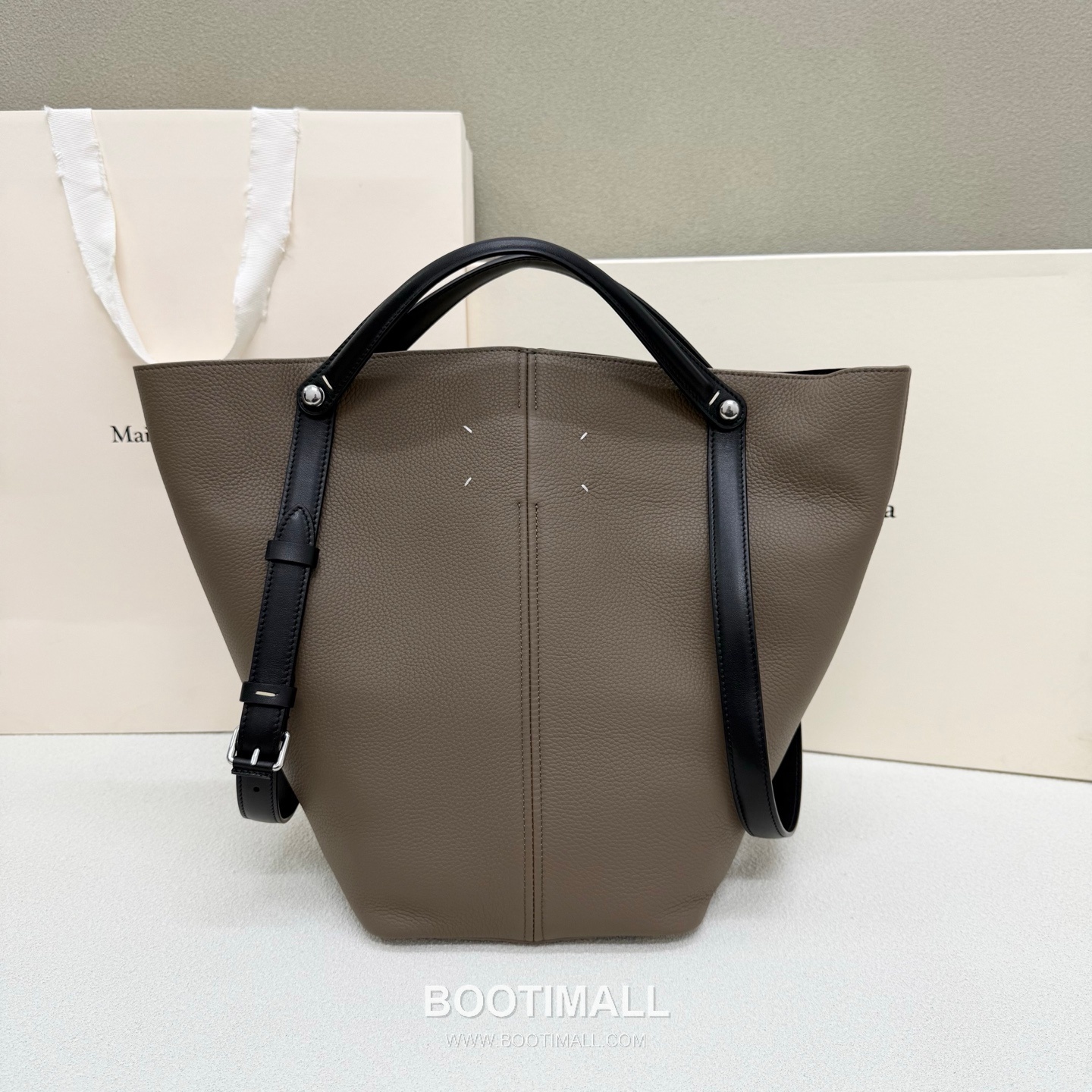 Maison Margiela Dress-Age Medium Grained Cowhide Black Bucket Bag 메종 마르지엘라 드레스-에이지 미디엄 3428 그레인드 소가죽 블랙 버킷백 42cm 1