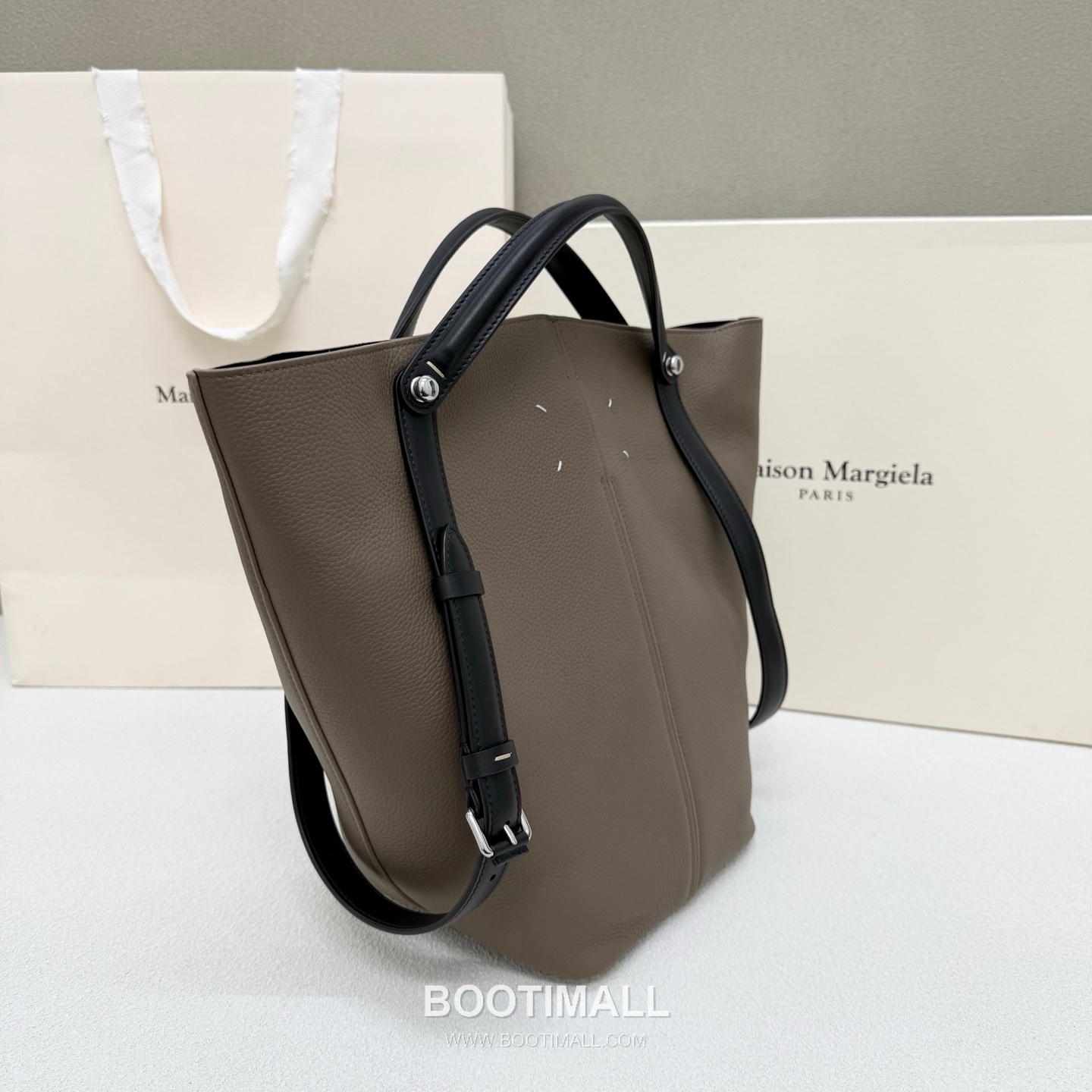 Maison Margiela Dress-Age Medium Grained Cowhide Black Bucket Bag 메종 마르지엘라 드레스-에이지 미디엄 3428 그레인드 소가죽 블랙 버킷백 42cm 2