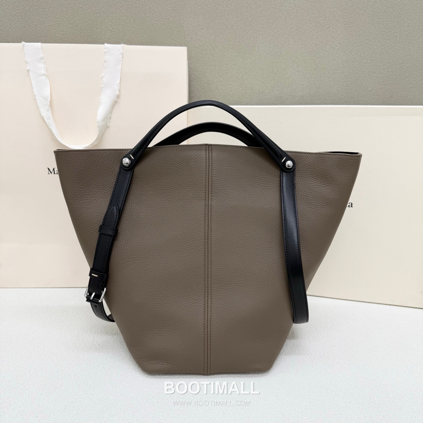Maison Margiela Dress-Age Medium Grained Cowhide Black Bucket Bag 메종 마르지엘라 드레스-에이지 미디엄 3428 그레인드 소가죽 블랙 버킷백 42cm 3