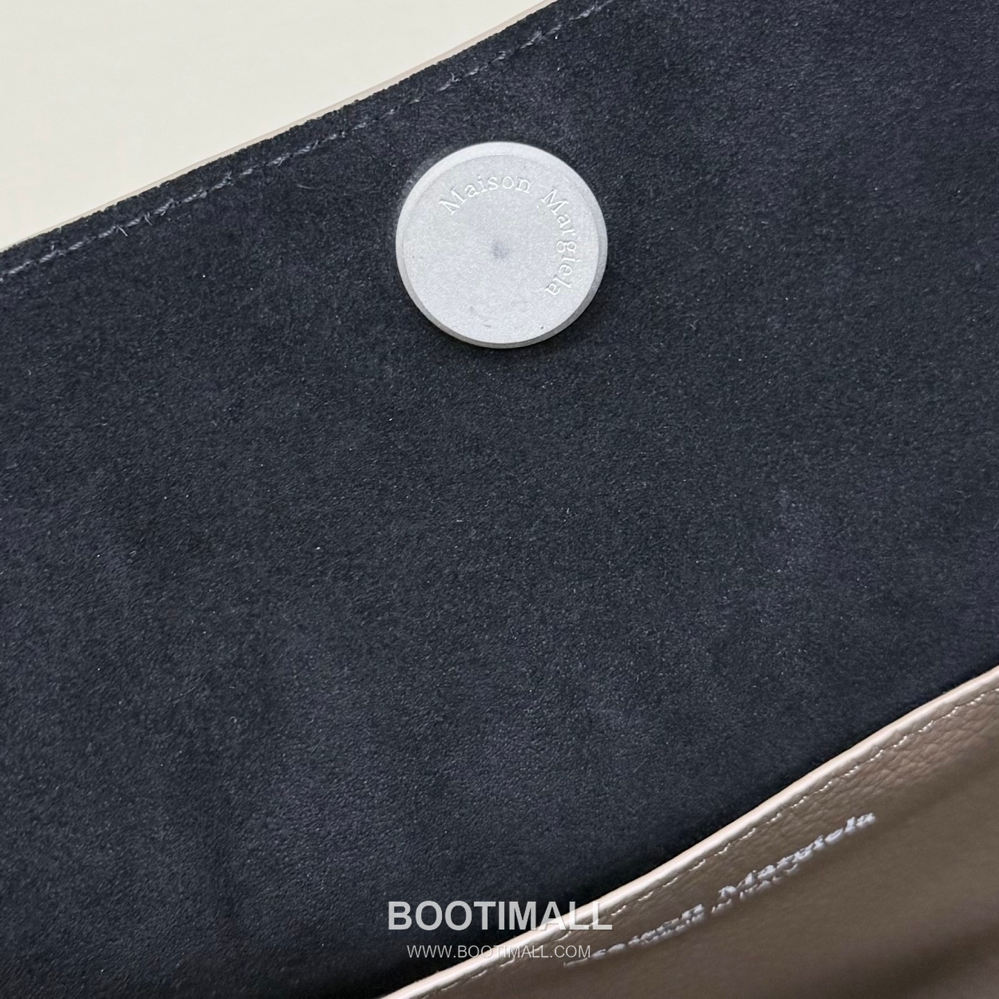 Maison Margiela Dress-Age Medium Grained Cowhide Black Bucket Bag 메종 마르지엘라 드레스-에이지 미디엄 3428 그레인드 소가죽 블랙 버킷백 42cm 7