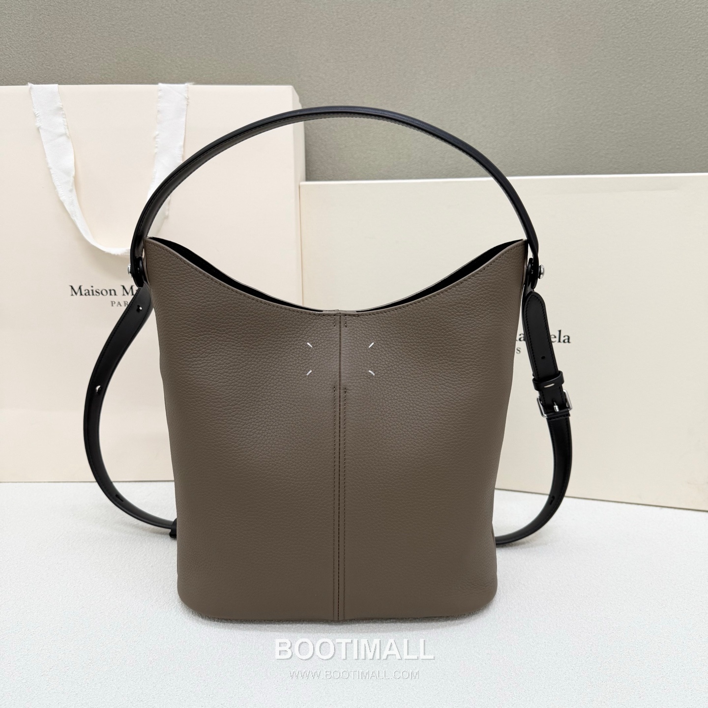 Maison Margiela 2025 S/S Dressdge 0096 Grained Cowhide Gray Tote Bag 메종 마르지엘라 2025 S/S 드레스지 0096 리치패턴 소가죽 그레이 토트백 26cm 1