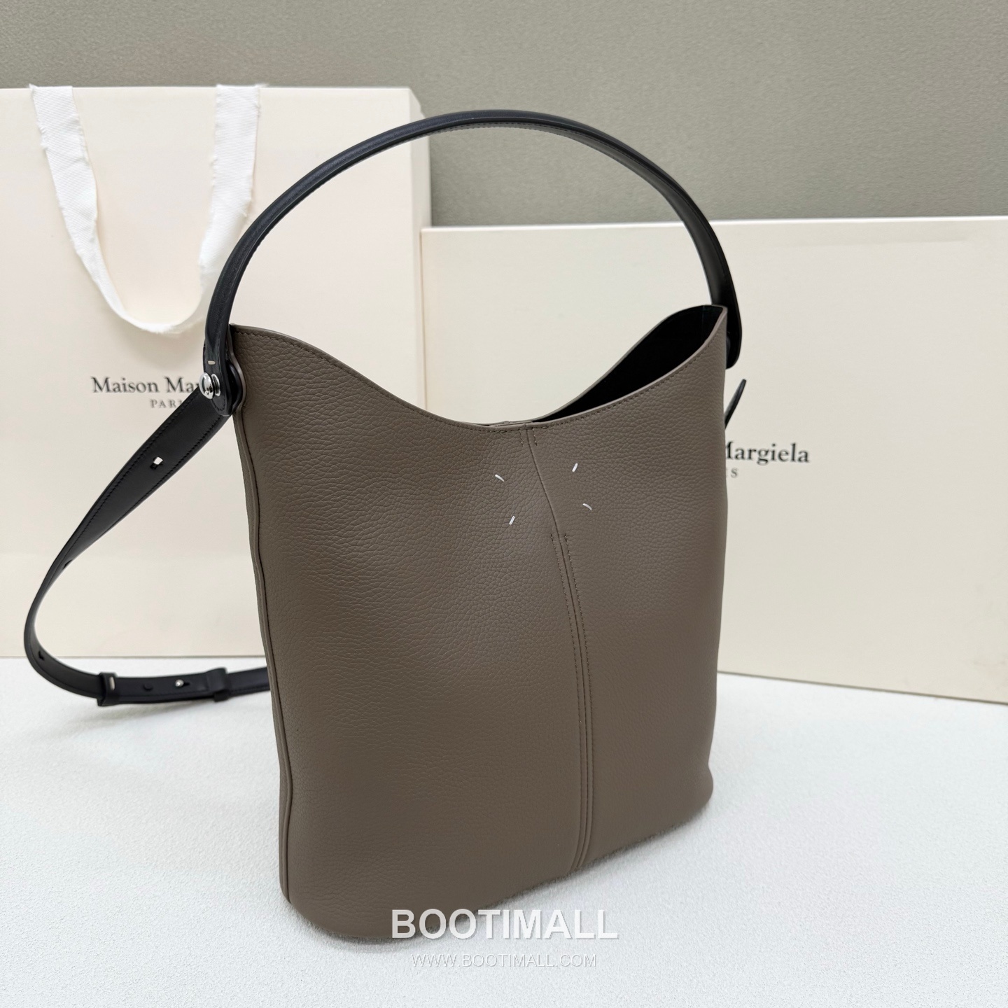 Maison Margiela 2025 S/S Dressdge 0096 Grained Cowhide Gray Tote Bag 메종 마르지엘라 2025 S/S 드레스지 0096 리치패턴 소가죽 그레이 토트백 26cm 2