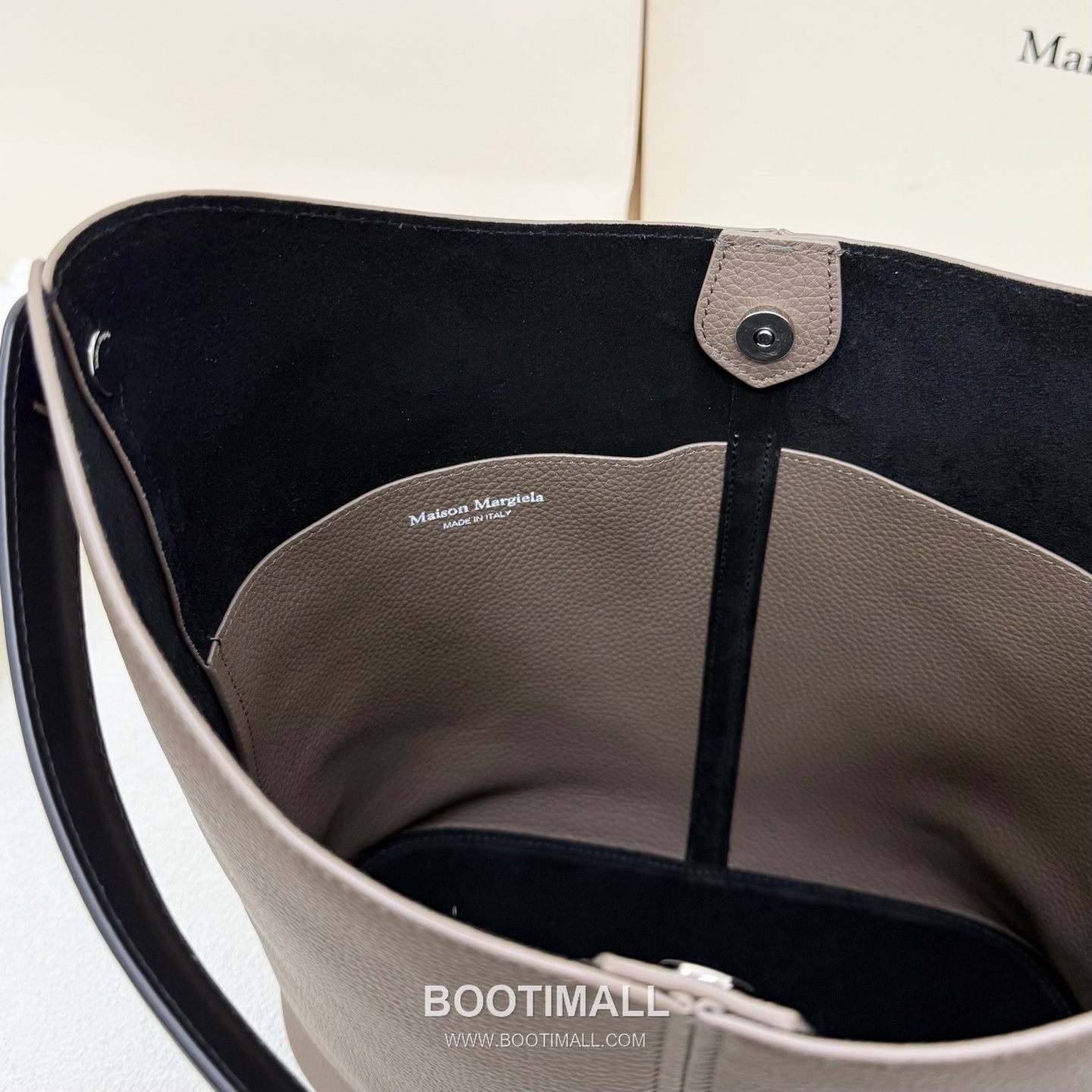 Maison Margiela 2025 S/S Dressdge 0096 Grained Cowhide Gray Tote Bag 메종 마르지엘라 2025 S/S 드레스지 0096 리치패턴 소가죽 그레이 토트백 26cm 8