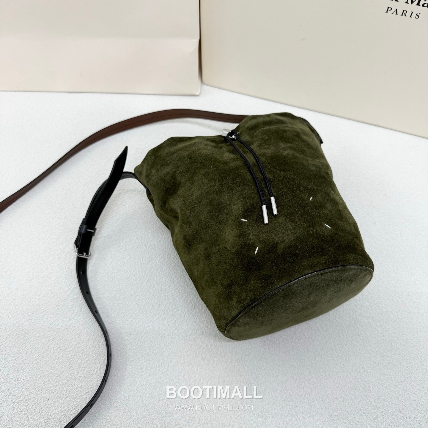 Maison Margiela Drawstring Mini Pouch Suede Leather Green Bucket Bag 메종 마르지엘라 드로우스트링 미니 파우치 스웨이드 레더 그린 버킷백 20.5cm 4