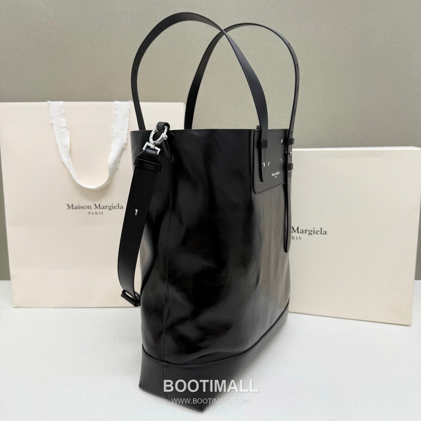 Maison Margiela SS26 Waxed Leather Hobo Black Bag 메종 마르지엘라 SS26 왁스 레더 호보 블랙 39cm 2