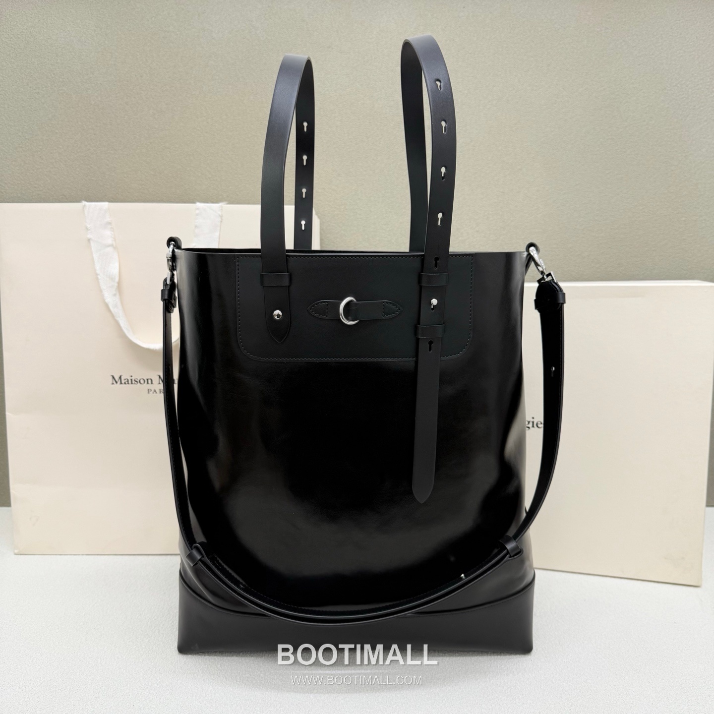 Maison Margiela SS26 Waxed Leather Hobo Black Bag 메종 마르지엘라 SS26 왁스 레더 호보 블랙 39cm 3