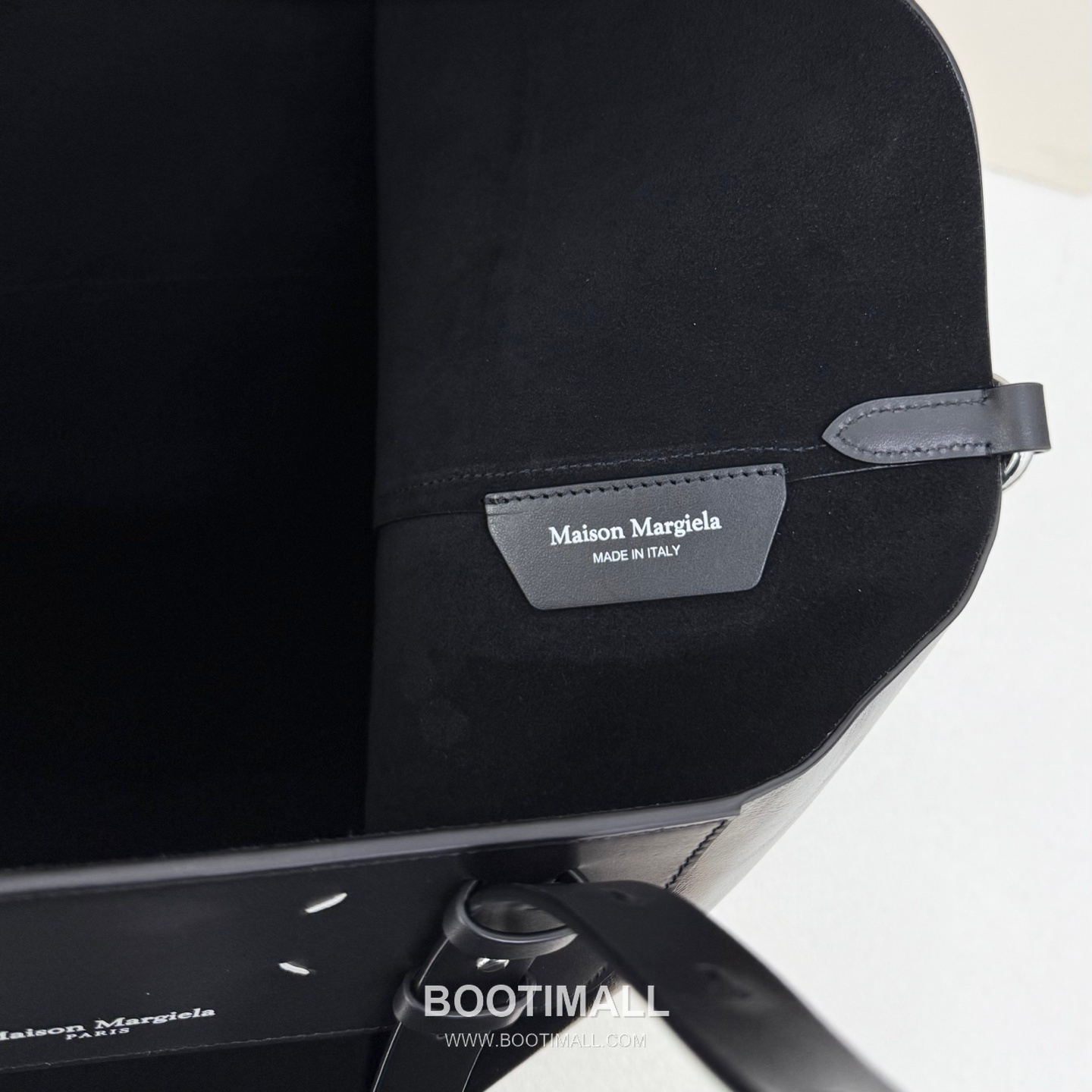 Maison Margiela SS26 Waxed Leather Hobo Black Bag 메종 마르지엘라 SS26 왁스 레더 호보 블랙 39cm 8