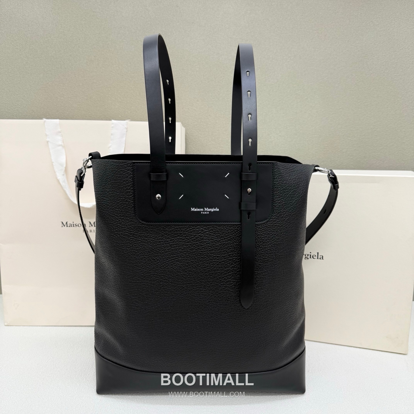 Maison Margiela SS26 0024 Hobo Grained Leather Black Shoulder Bag 메종 마르지엘라 SS26 0024 호보 그레인드 레더 블랙 숄더백 39cm 1