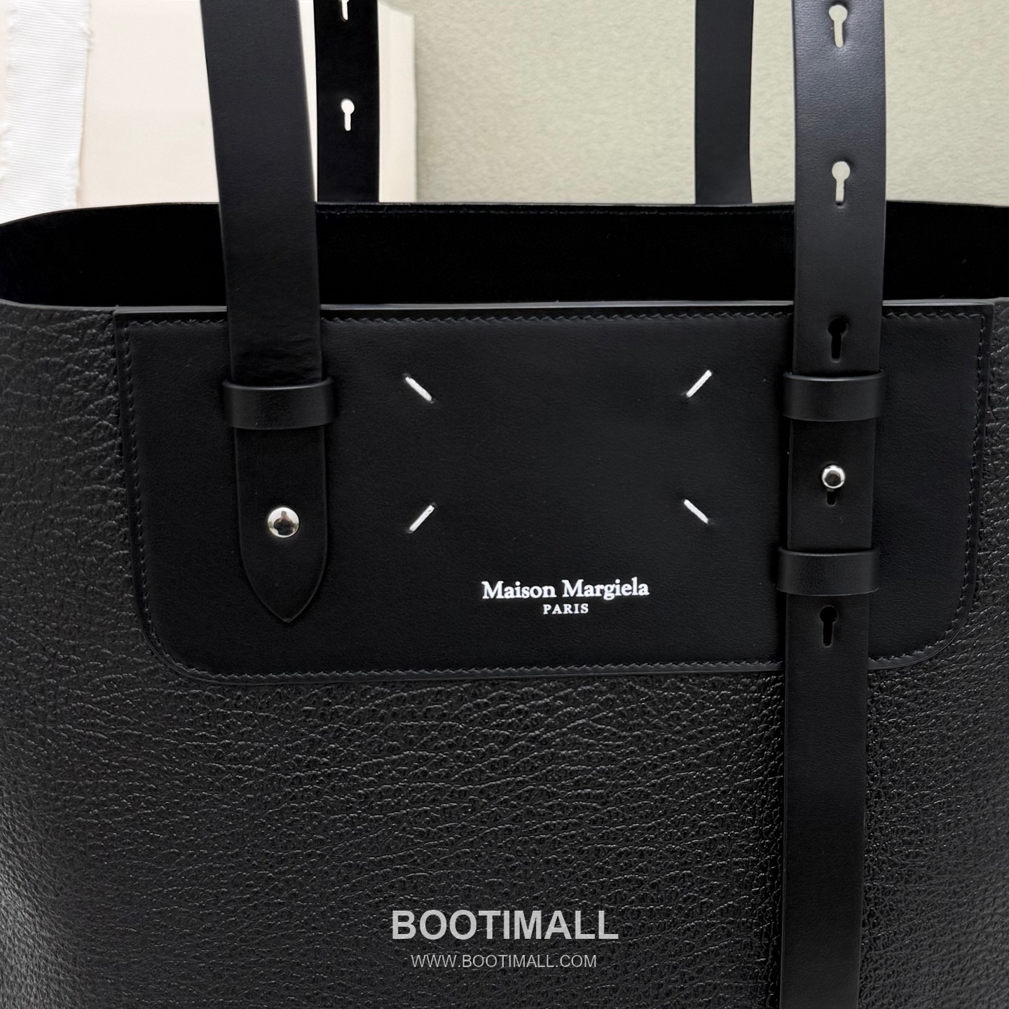 Maison Margiela SS26 0024 Hobo Grained Leather Black Shoulder Bag 메종 마르지엘라 SS26 0024 호보 그레인드 레더 블랙 숄더백 39cm 5