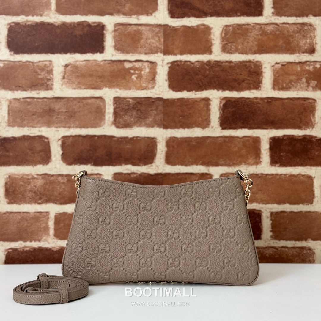 Gucci Embossed Leather Slim Shoulder Bag 815277 구찌 엠보싱 레더 슬림 숄더백 29.5cm 1