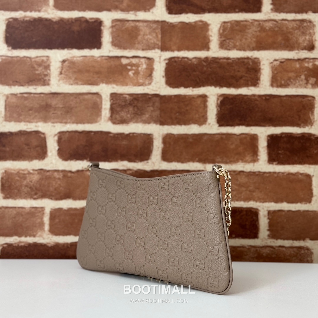 Gucci Embossed Leather Slim Shoulder Bag 815277 구찌 엠보싱 레더 슬림 숄더백 29.5cm 2