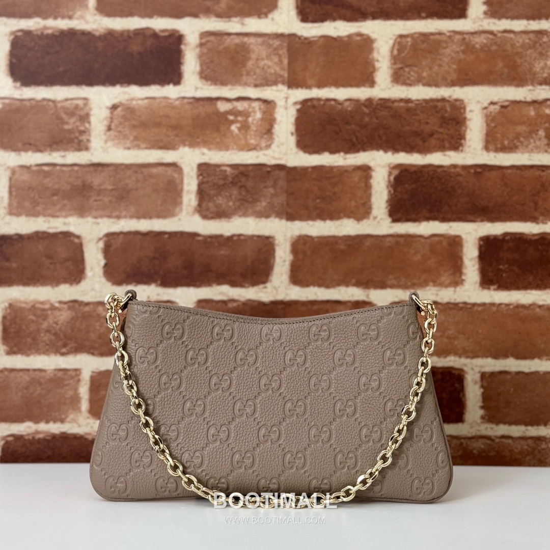 Gucci Embossed Leather Slim Shoulder Bag 815277 구찌 엠보싱 레더 슬림 숄더백 29.5cm 3