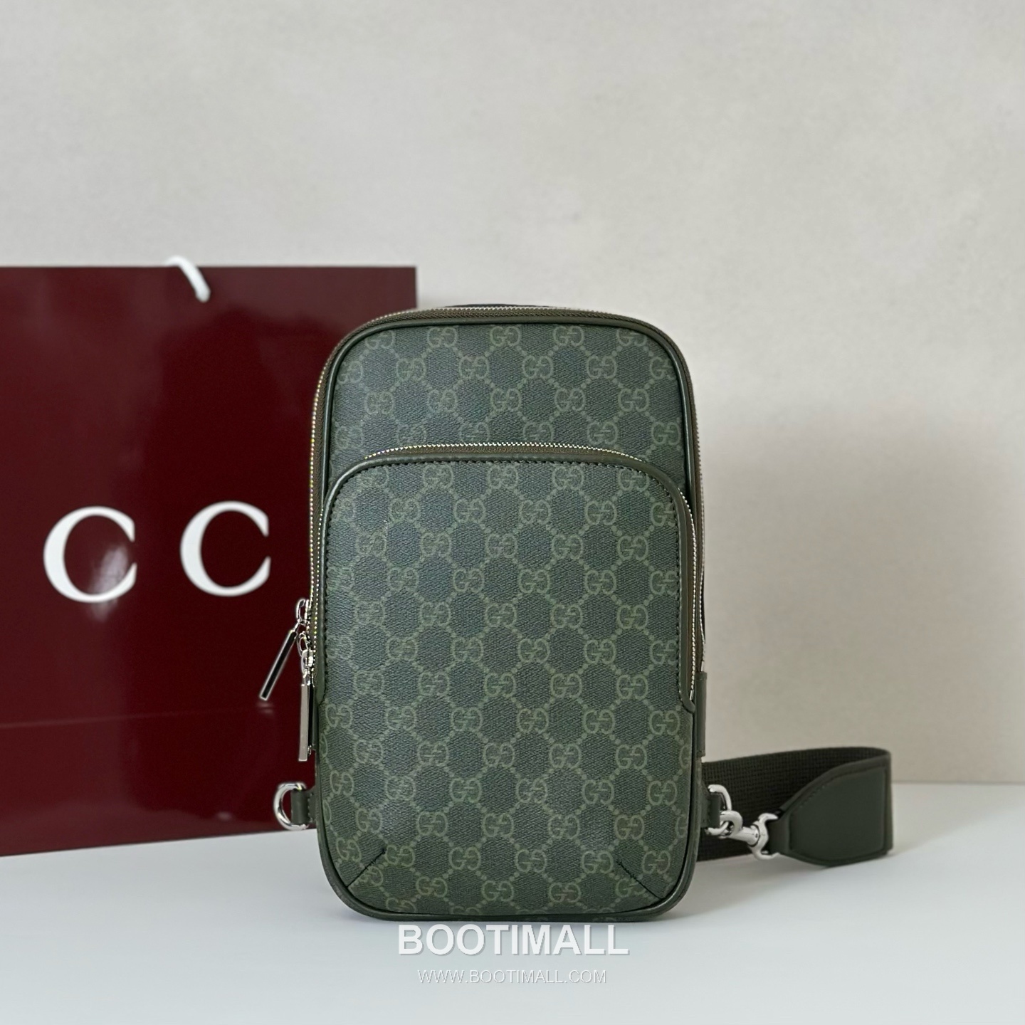 Gucci Black Rubber Leather Mini Crossbody Bag 822073 구찌 블랙 러버 레더 미니 크로스백 17.5cm 1