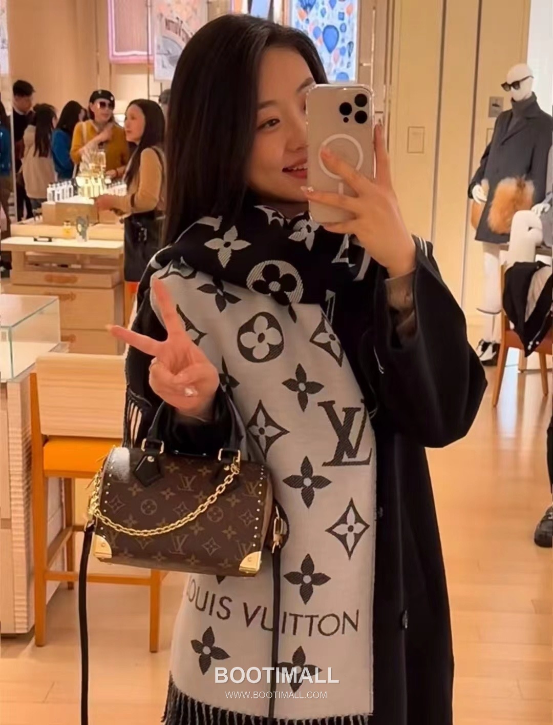 Louis Vuitton GO-14 Studded Black Leather Shoulder Bag M13146 루이비통 GO-14 스터드 블랙 레더 숄더백 20cm 6