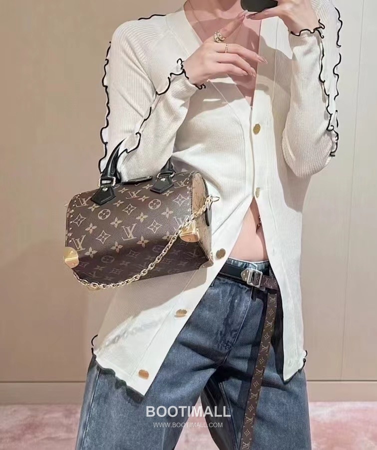 Louis Vuitton GO-14 Studded Black Leather Shoulder Bag M13146 루이비통 GO-14 스터드 블랙 레더 숄더백 20cm 9