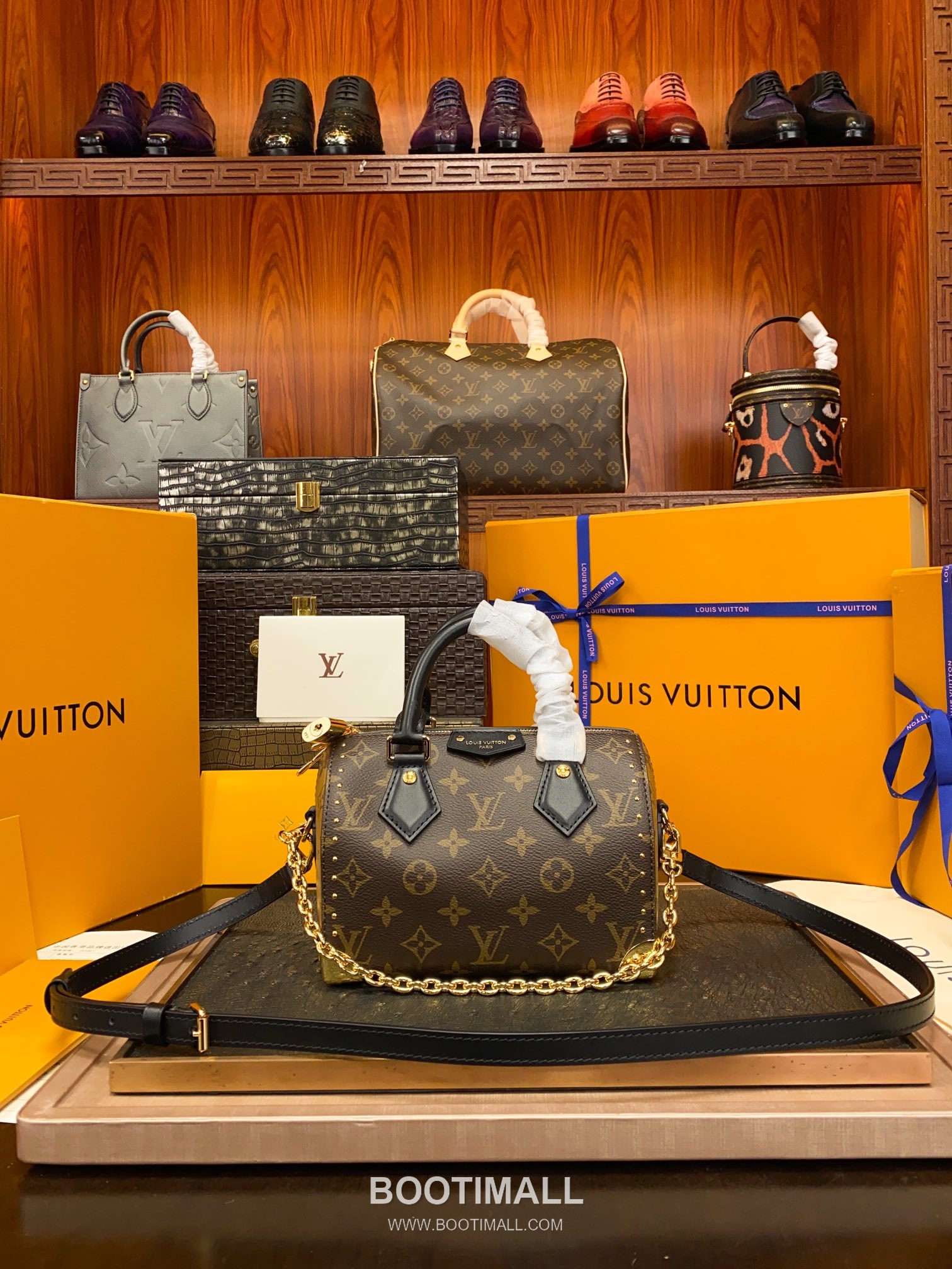 Louis Vuitton GO-14 Studded Black Leather Shoulder Bag M13146 루이비통 GO-14 스터드 블랙 레더 숄더백 20cm 10