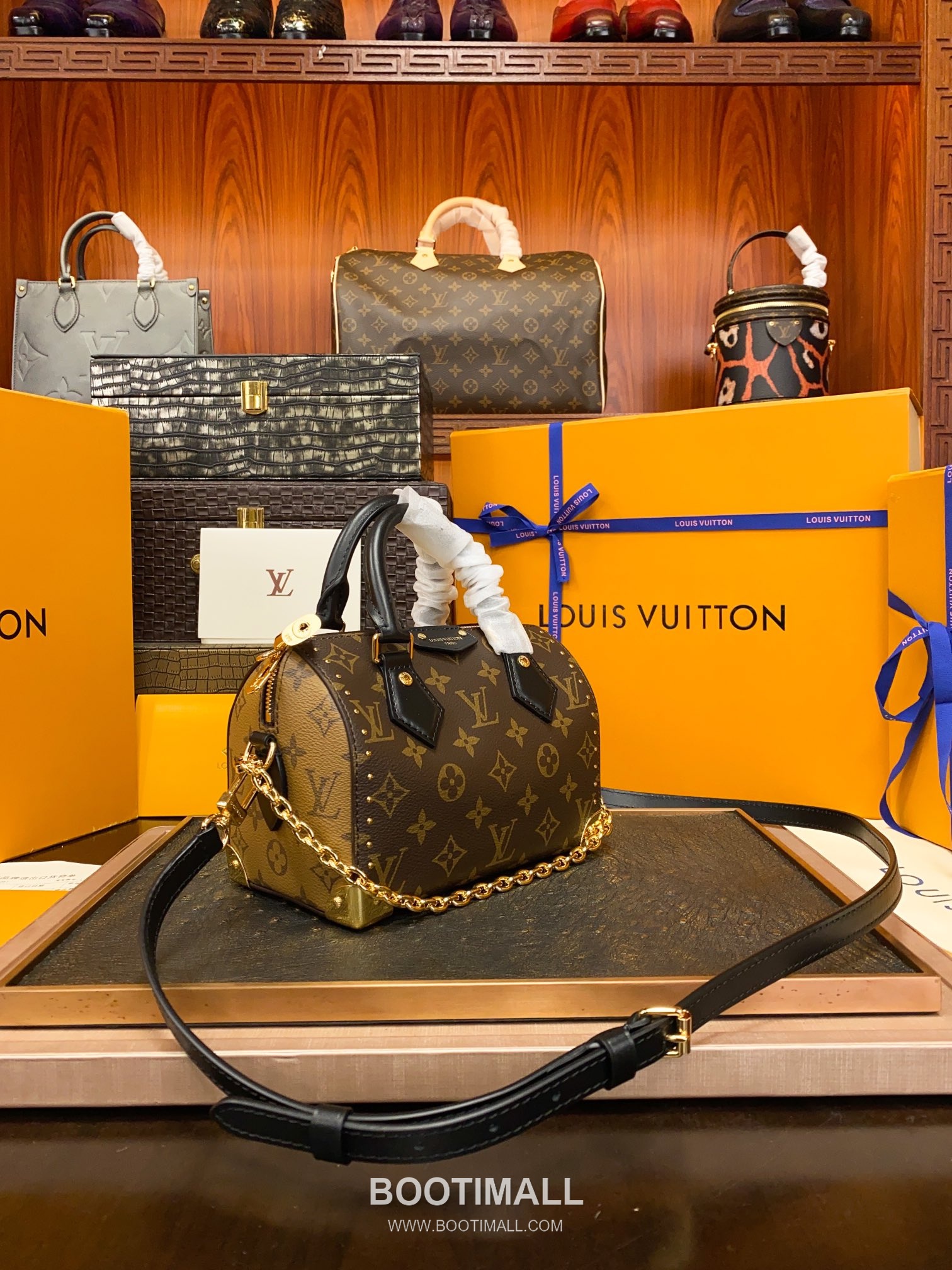 Louis Vuitton GO-14 Studded Black Leather Shoulder Bag M13146 루이비통 GO-14 스터드 블랙 레더 숄더백 20cm 11