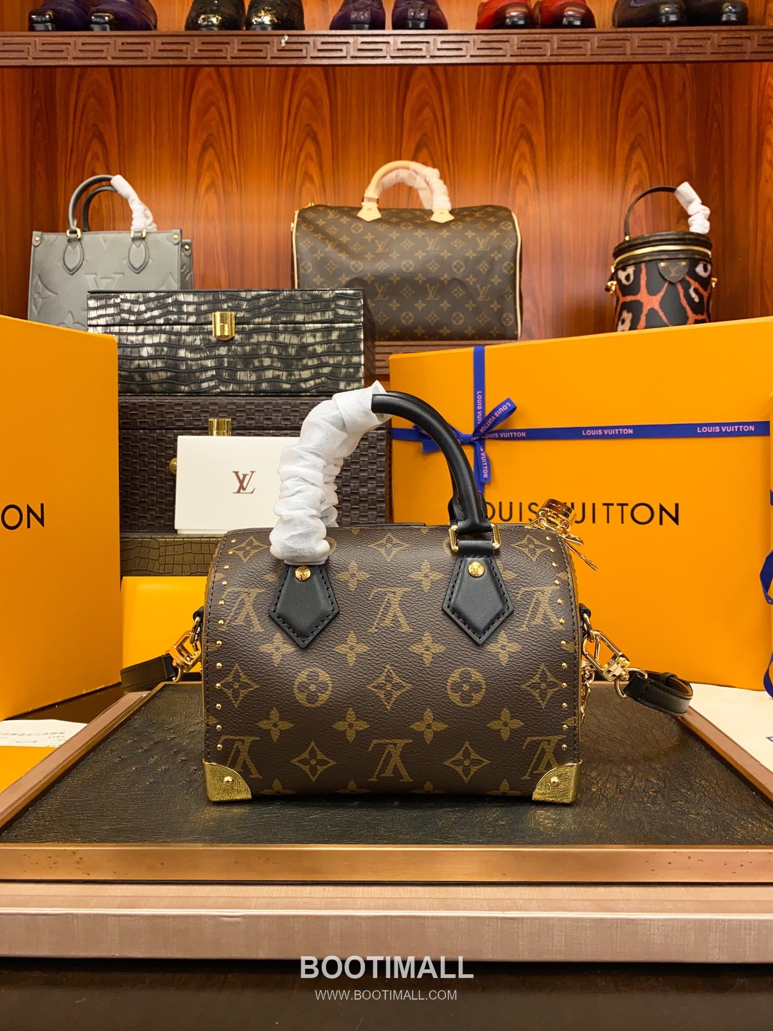 Louis Vuitton GO-14 Studded Black Leather Shoulder Bag M13146 루이비통 GO-14 스터드 블랙 레더 숄더백 20cm 13