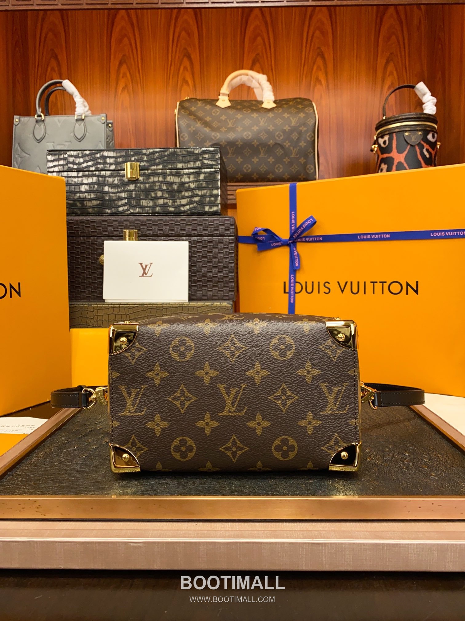 Louis Vuitton GO-14 Studded Black Leather Shoulder Bag M13146 루이비통 GO-14 스터드 블랙 레더 숄더백 20cm 14