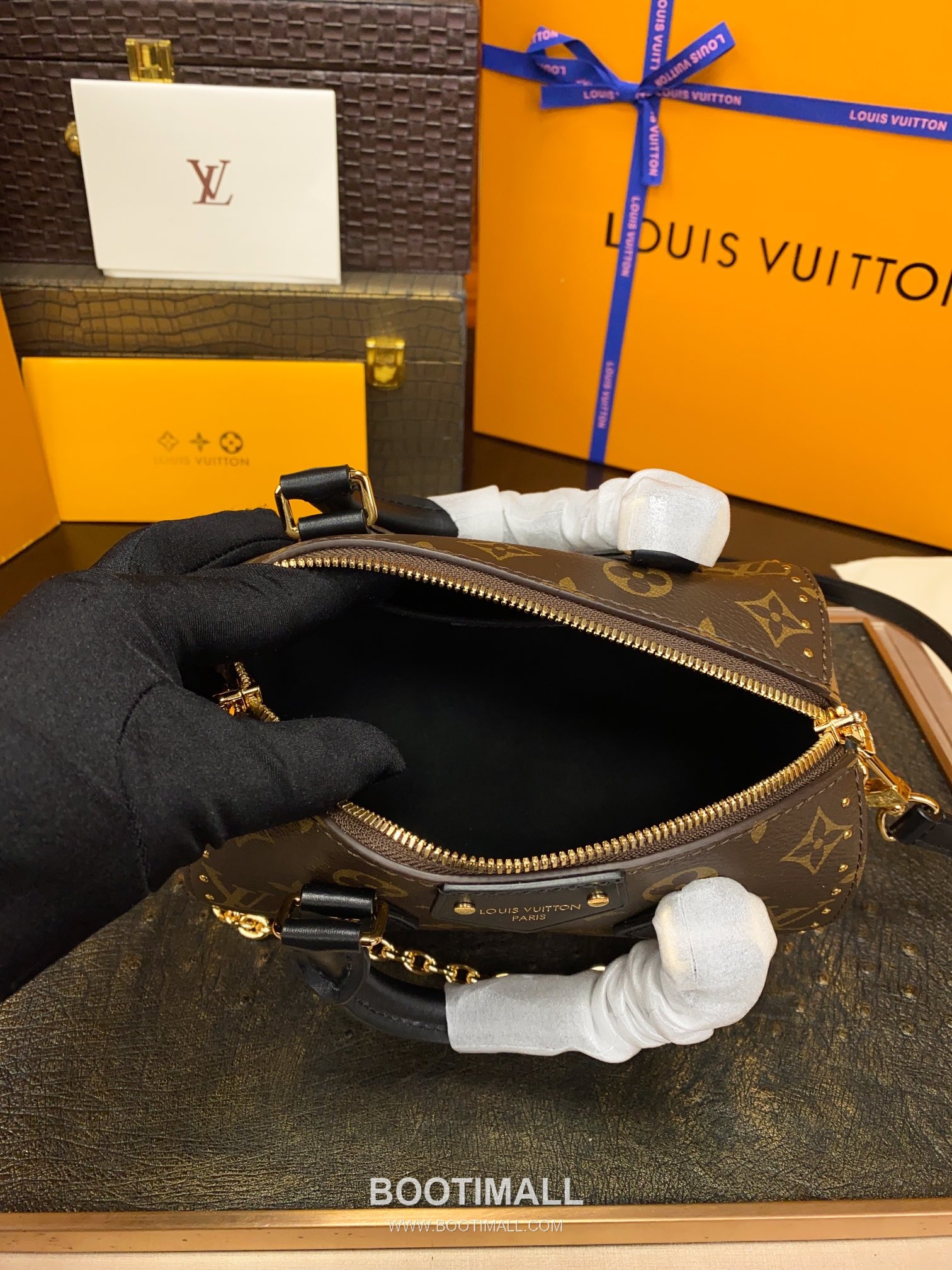 Louis Vuitton GO-14 Studded Black Leather Shoulder Bag M13146 루이비통 GO-14 스터드 블랙 레더 숄더백 20cm 17