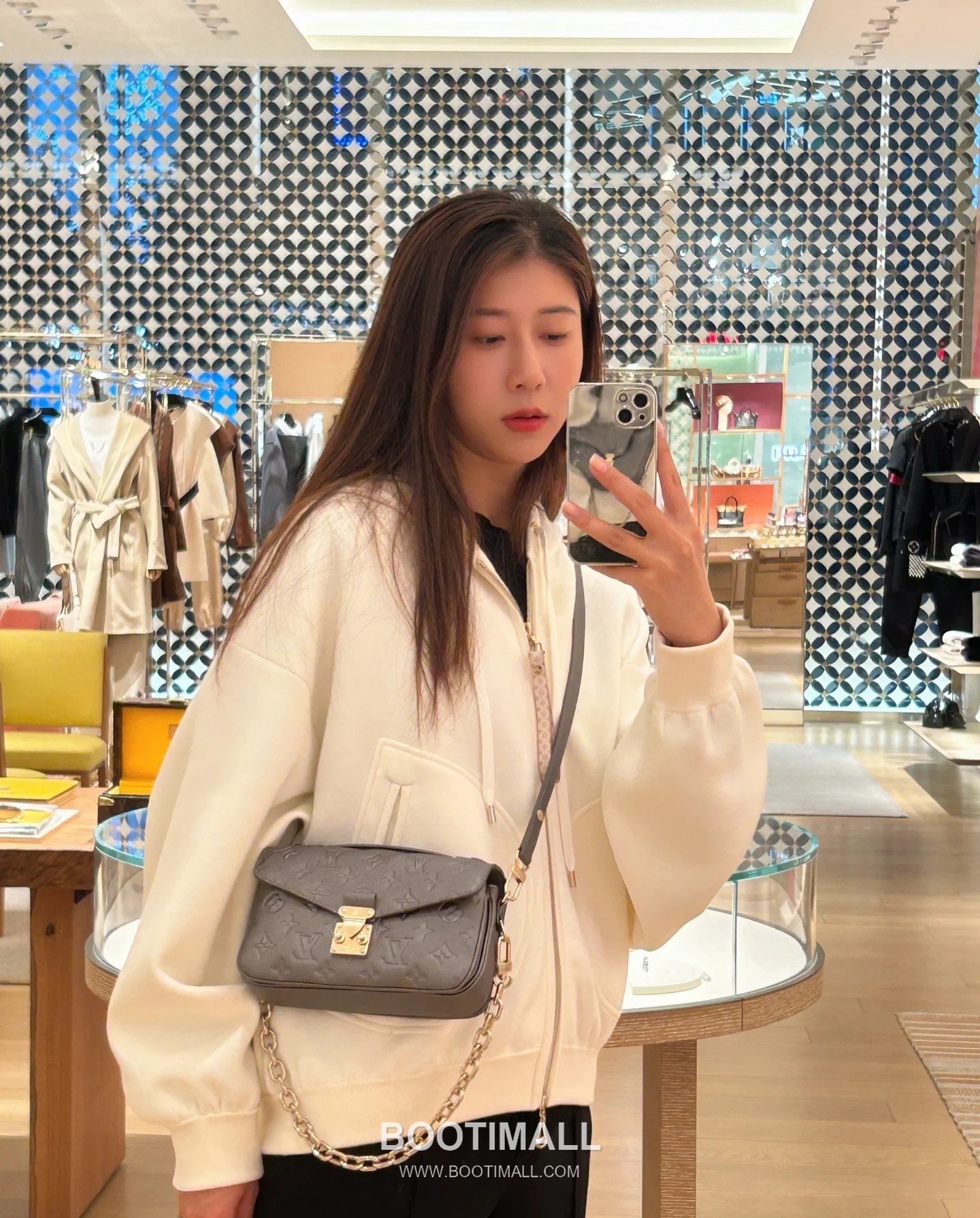 Louis Vuitton Pochette Metis East West Monogram Empreinte Leather Gunmetal Zip Wallet 루이비통 포쉐트 메티스 이스트 웨스트 모노그램 앙프렝뜨 레더 건메탈 지퍼 지갑 3